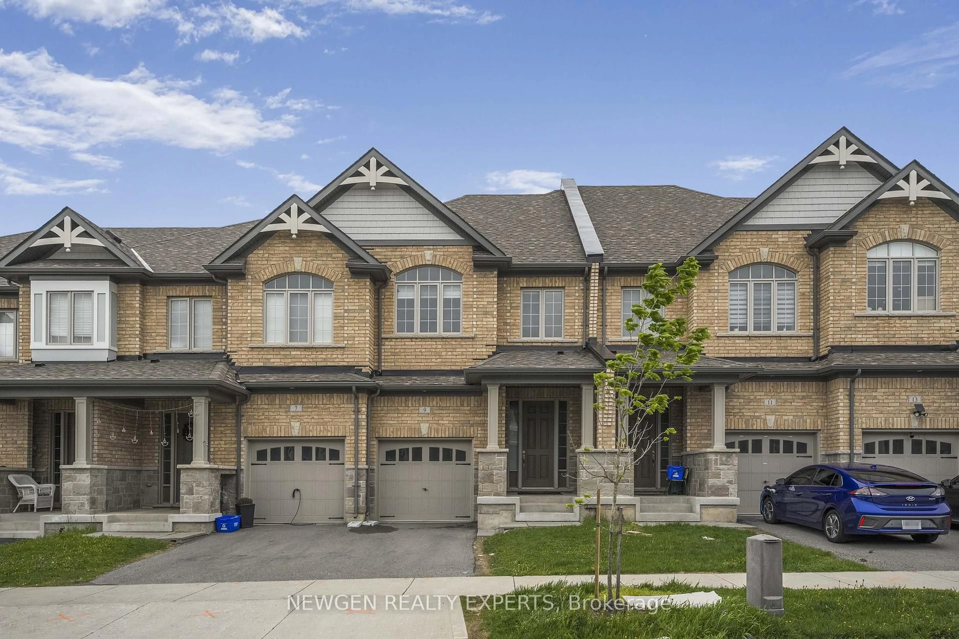 Home with brick exterior material, street for 9 Stonehill Ave, Kitchener Ontario N2R 0N9