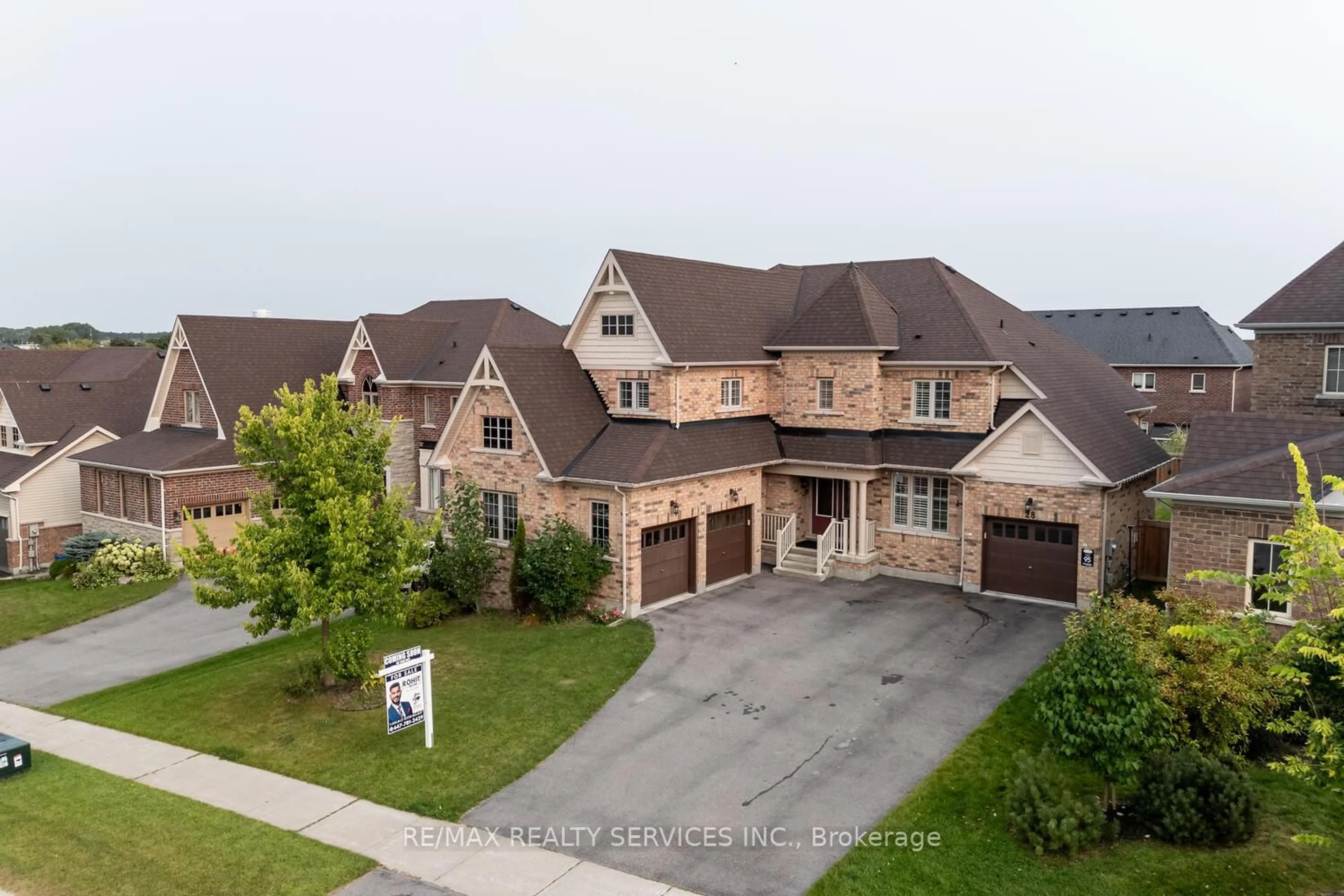 A pic from outside/outdoor area/front of a property/back of a property/a pic from drone, unknown for 28 Stonegate Ave, Mono Ontario L9W 6X1