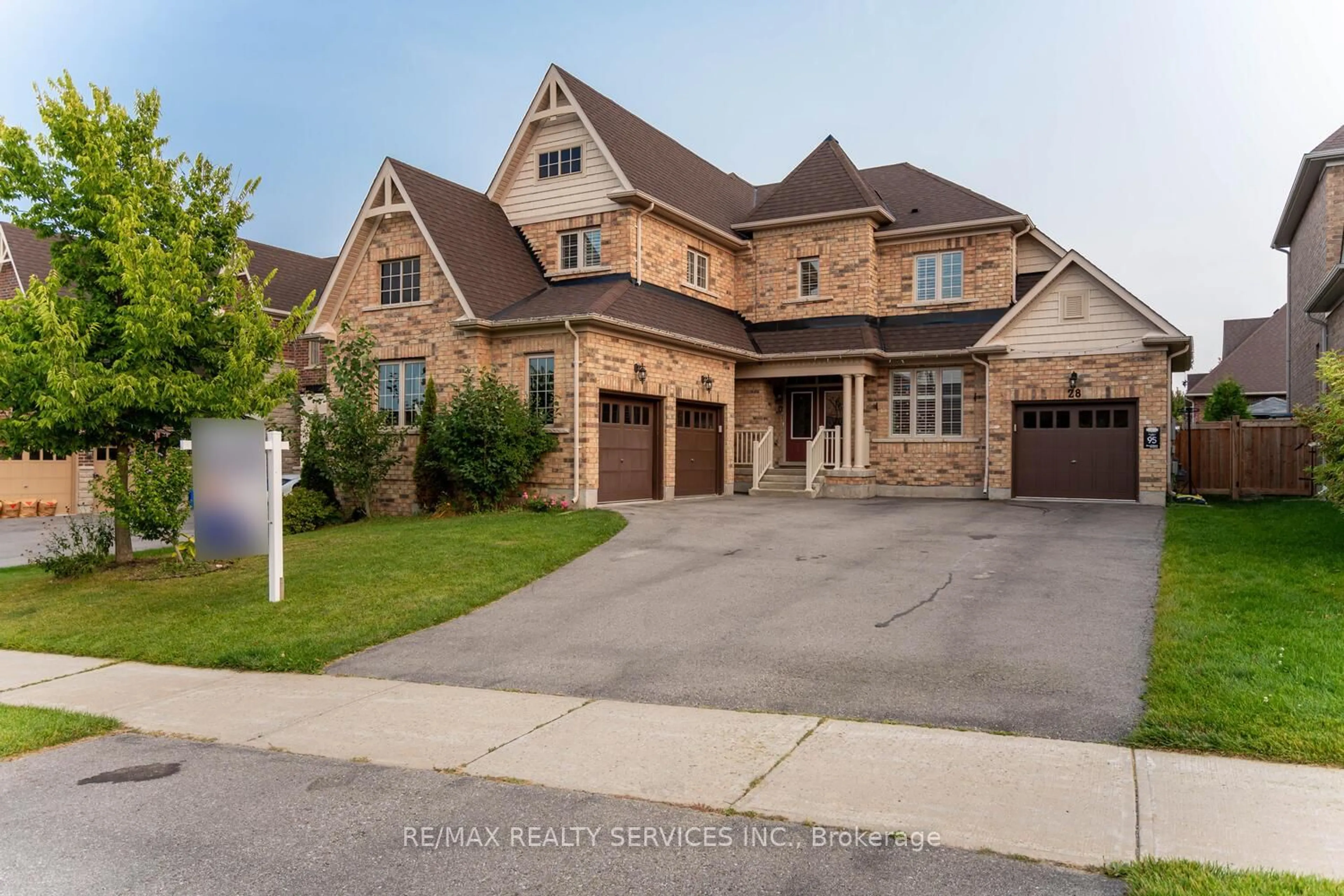 Home with brick exterior material, street for 28 Stonegate Ave, Mono Ontario L9W 6X1