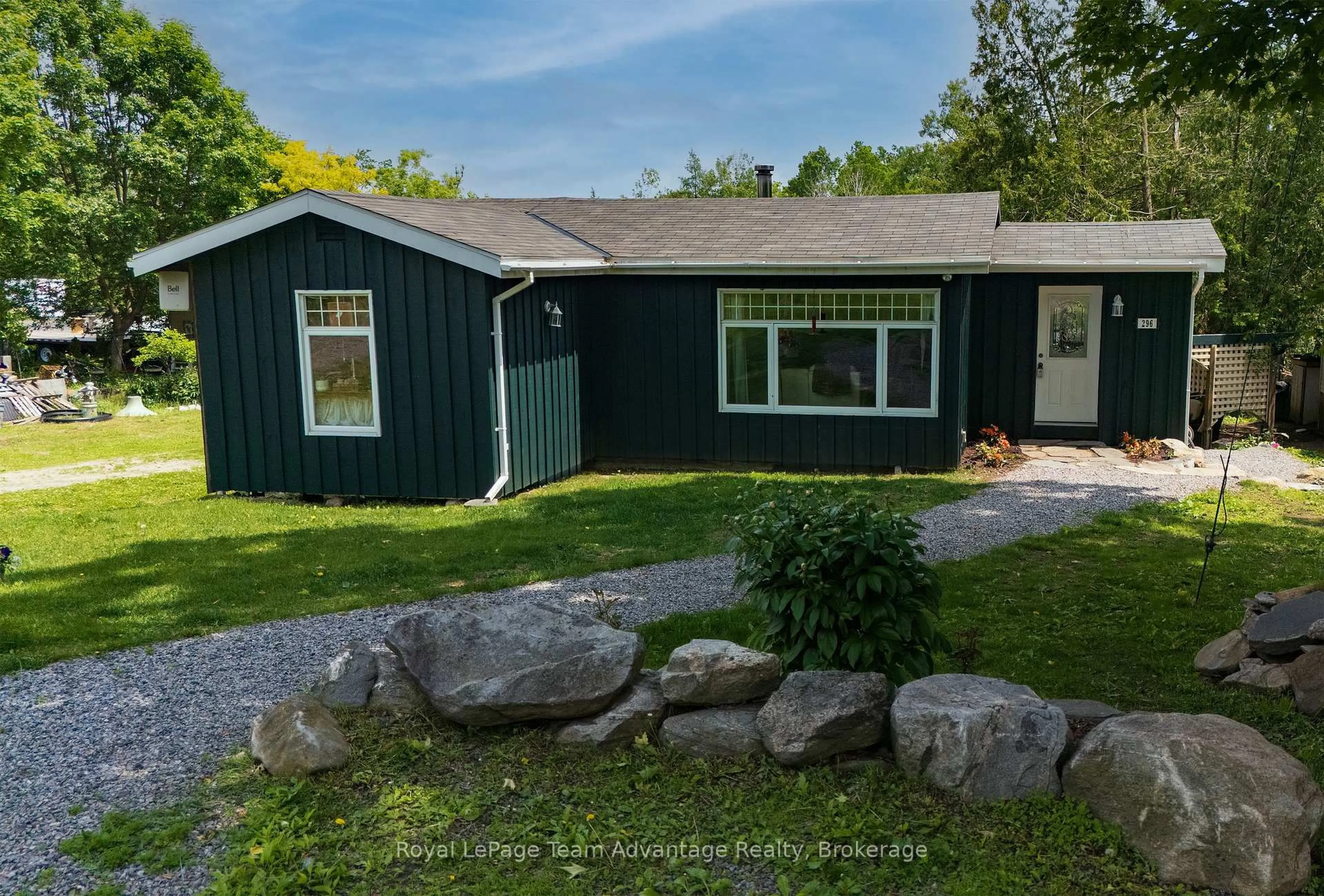 A pic from outside/outdoor area/front of a property/back of a property/a pic from drone, unknown for 296 High St, Georgian Bay Ontario P0C 1H0