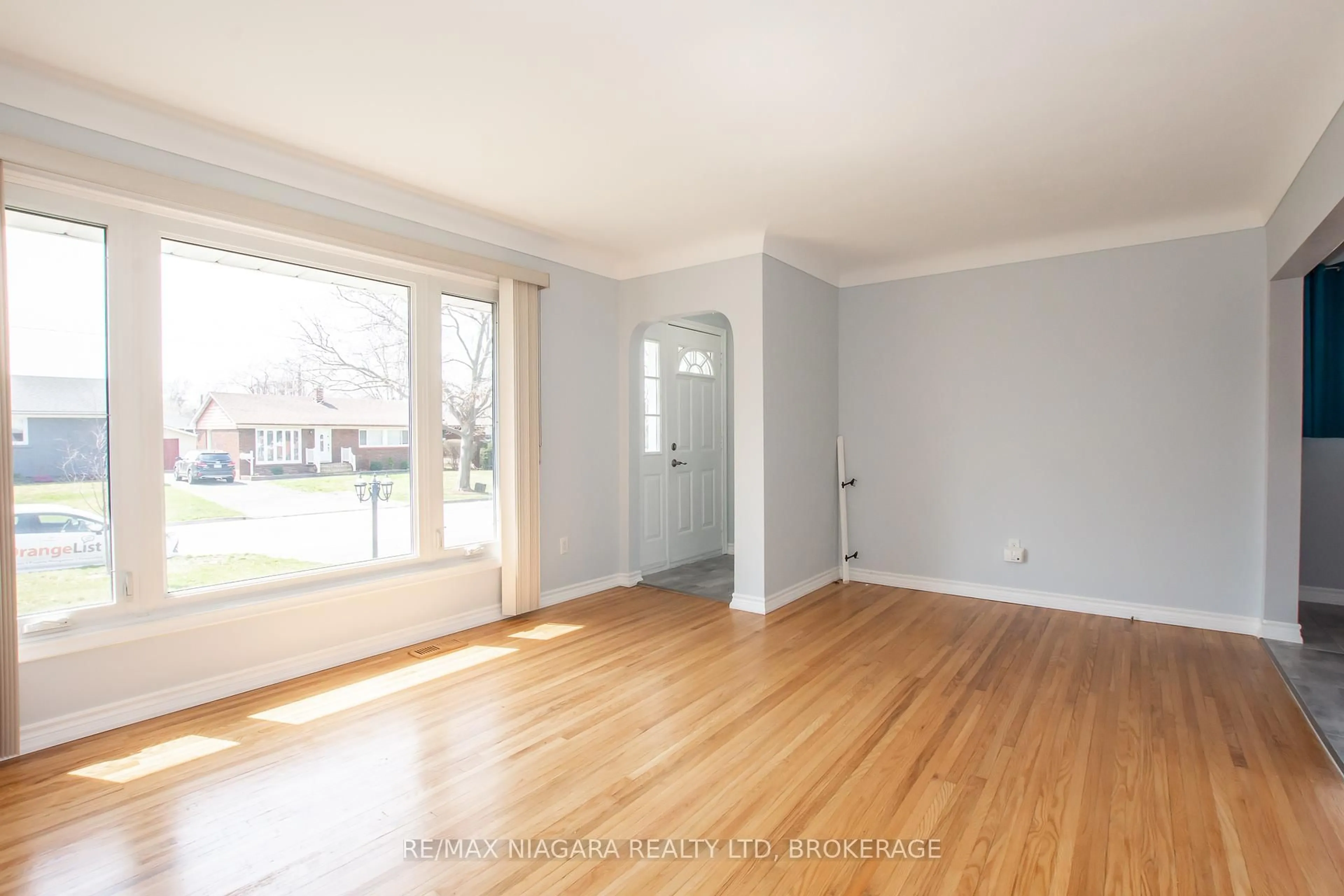 A pic of a room for 12 Milton Rd, St. Catharines Ontario L2P 3E8