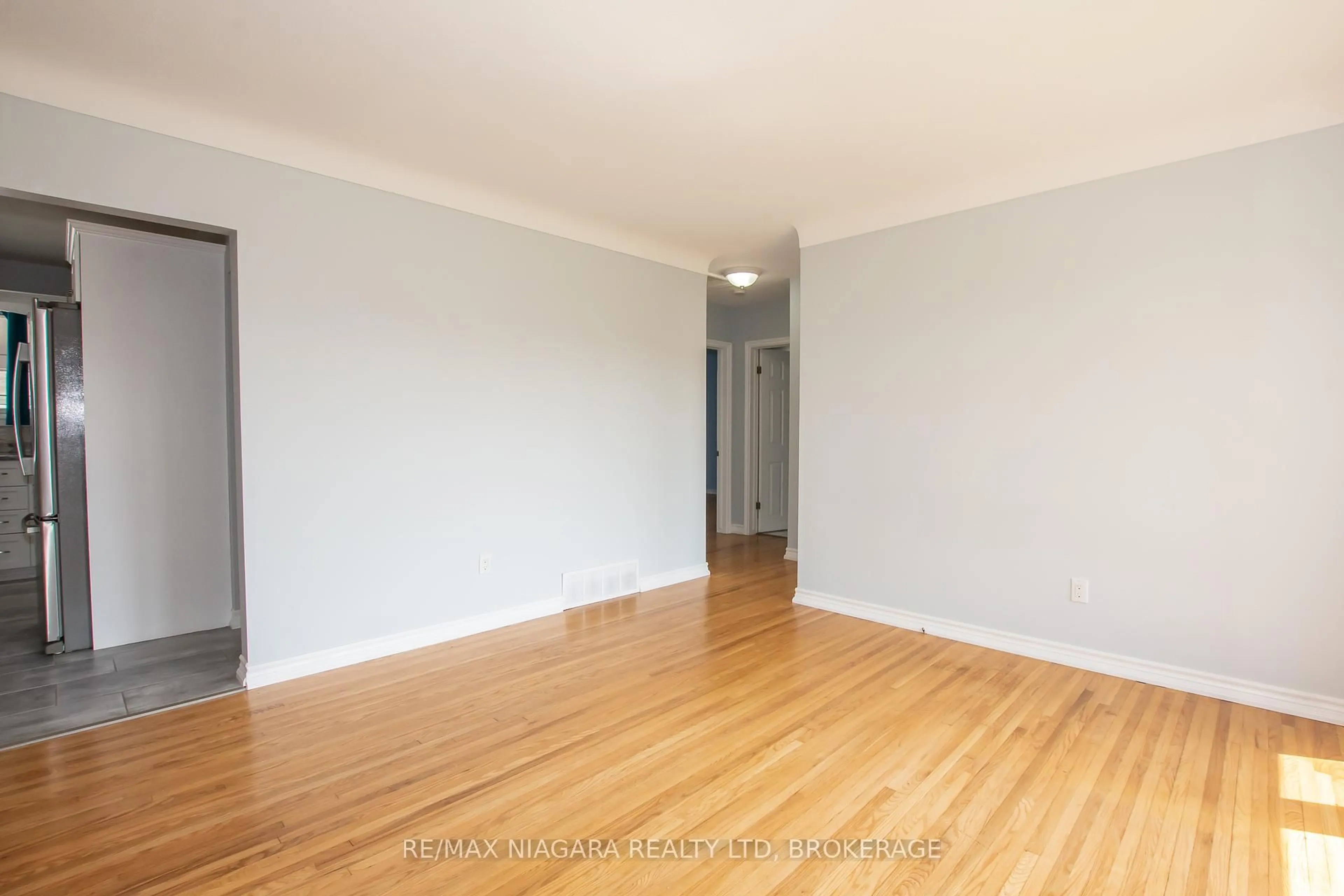 A pic of a room for 12 Milton Rd, St. Catharines Ontario L2P 3E8