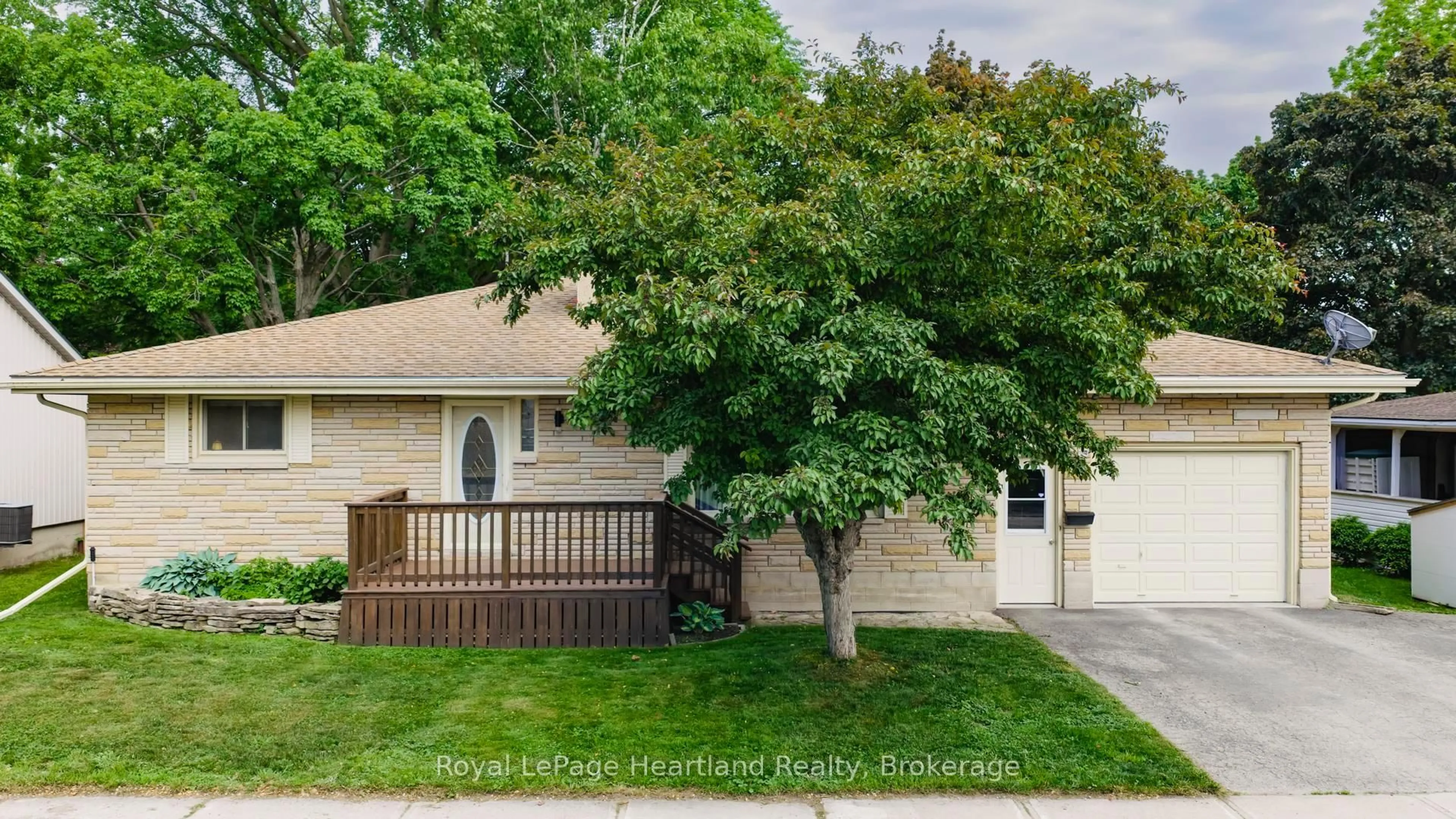Unknown for 106 Oxford St, Goderich Ontario N7A 1E4