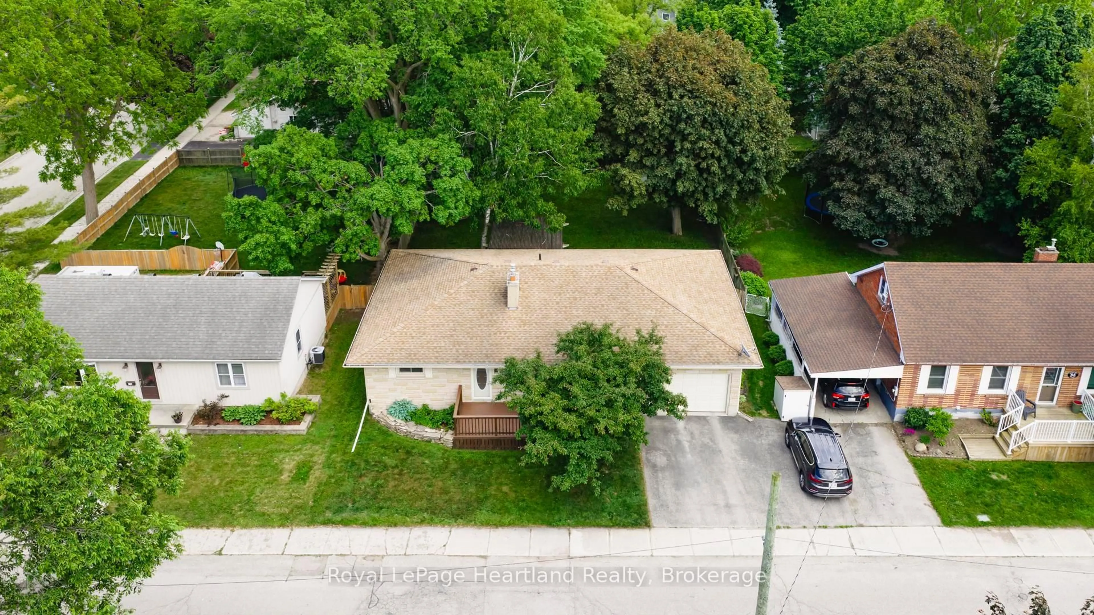 A pic from outside/outdoor area/front of a property/back of a property/a pic from drone, street for 106 Oxford St, Goderich Ontario N7A 1E4