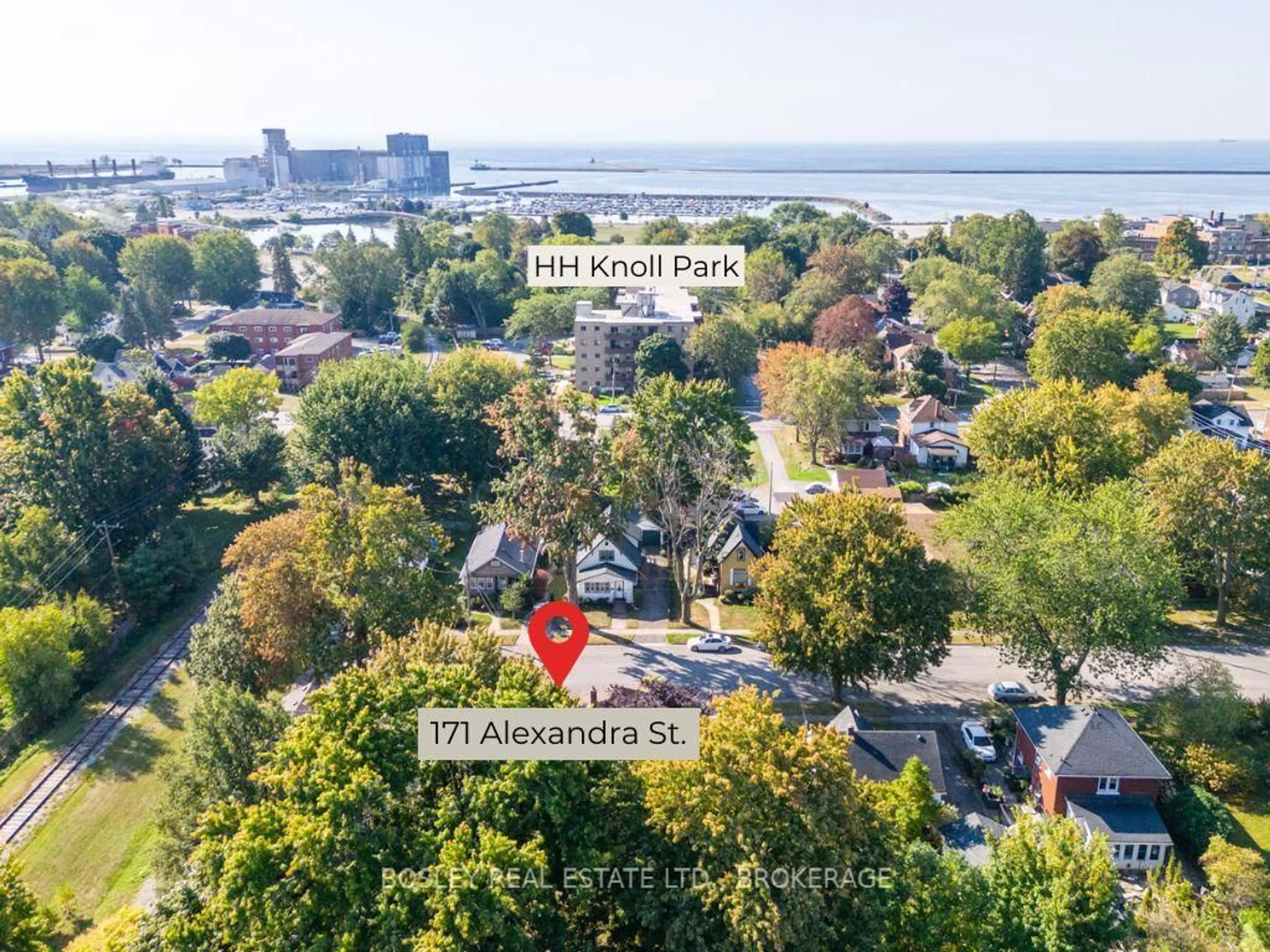A pic from outside/outdoor area/front of a property/back of a property/a pic from drone, water/lake/river/ocean view for 171 Alexandra St, Port Colborne Ontario L3K 2Y6