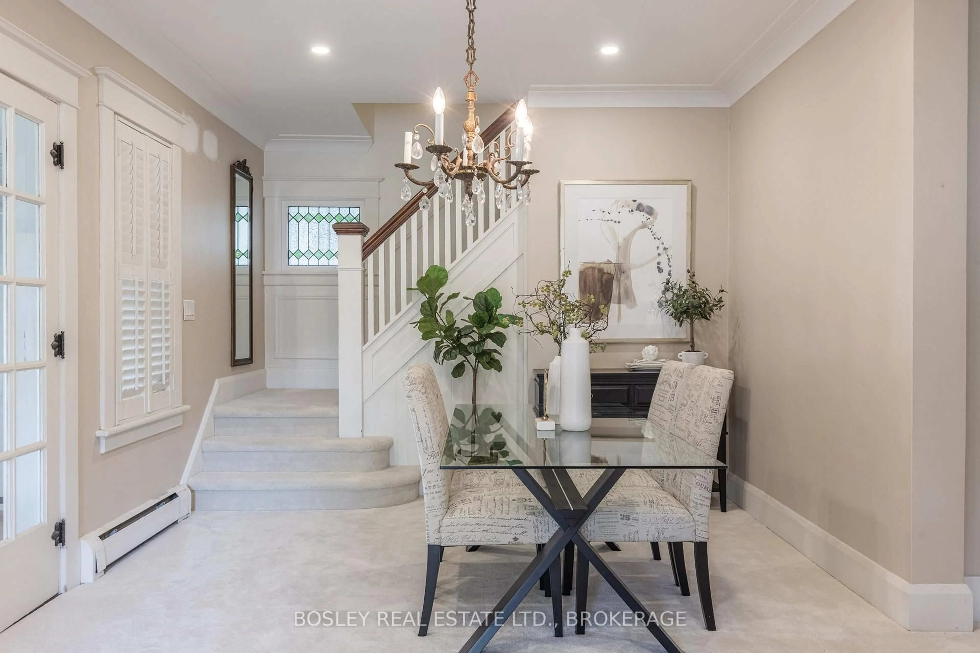 Indoor entryway for 171 Alexandra St, Port Colborne Ontario L3K 2Y6