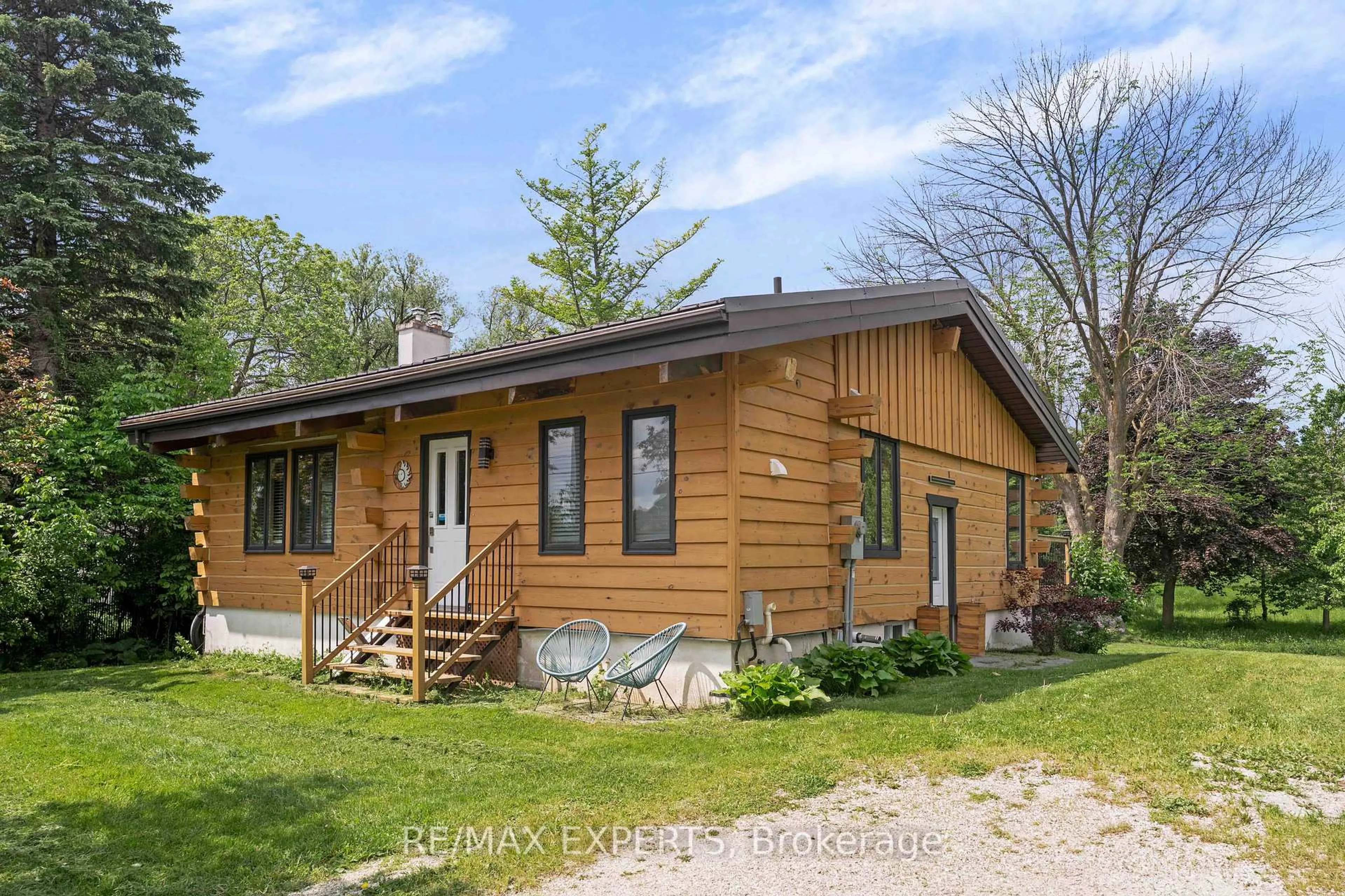 Home with vinyl exterior material, unknown for 795744 Grey Road 19, Blue Mountains Ontario L9Y 0P6