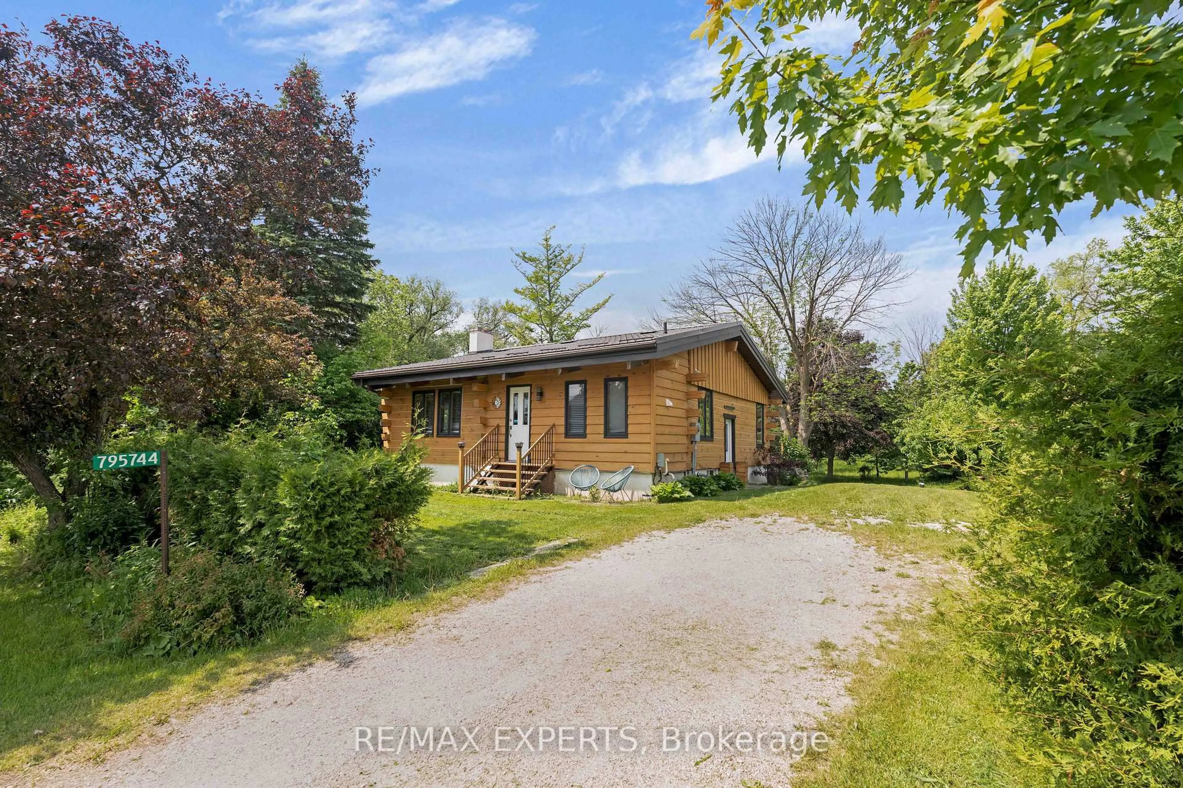 A pic from outside/outdoor area/front of a property/back of a property/a pic from drone, unknown for 795744 Grey Road 19, Blue Mountains Ontario L9Y 0P6