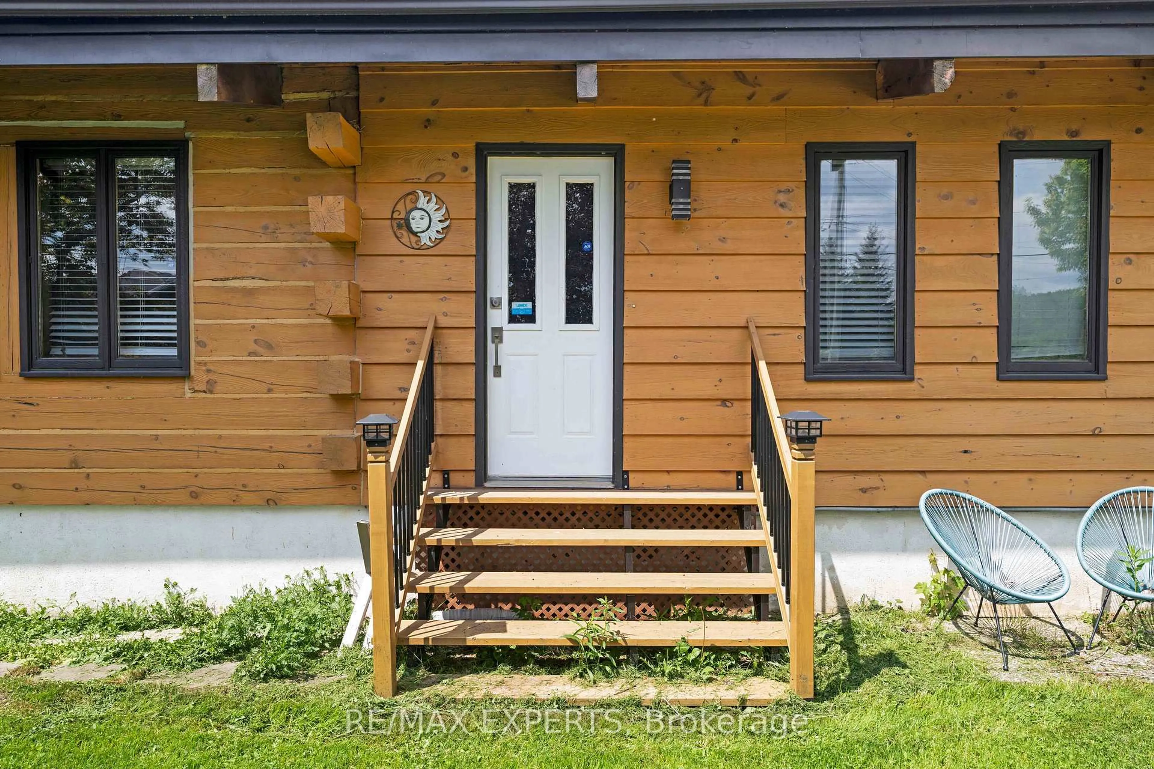 Indoor entryway for 795744 Grey Road 19, Blue Mountains Ontario L9Y 0P6