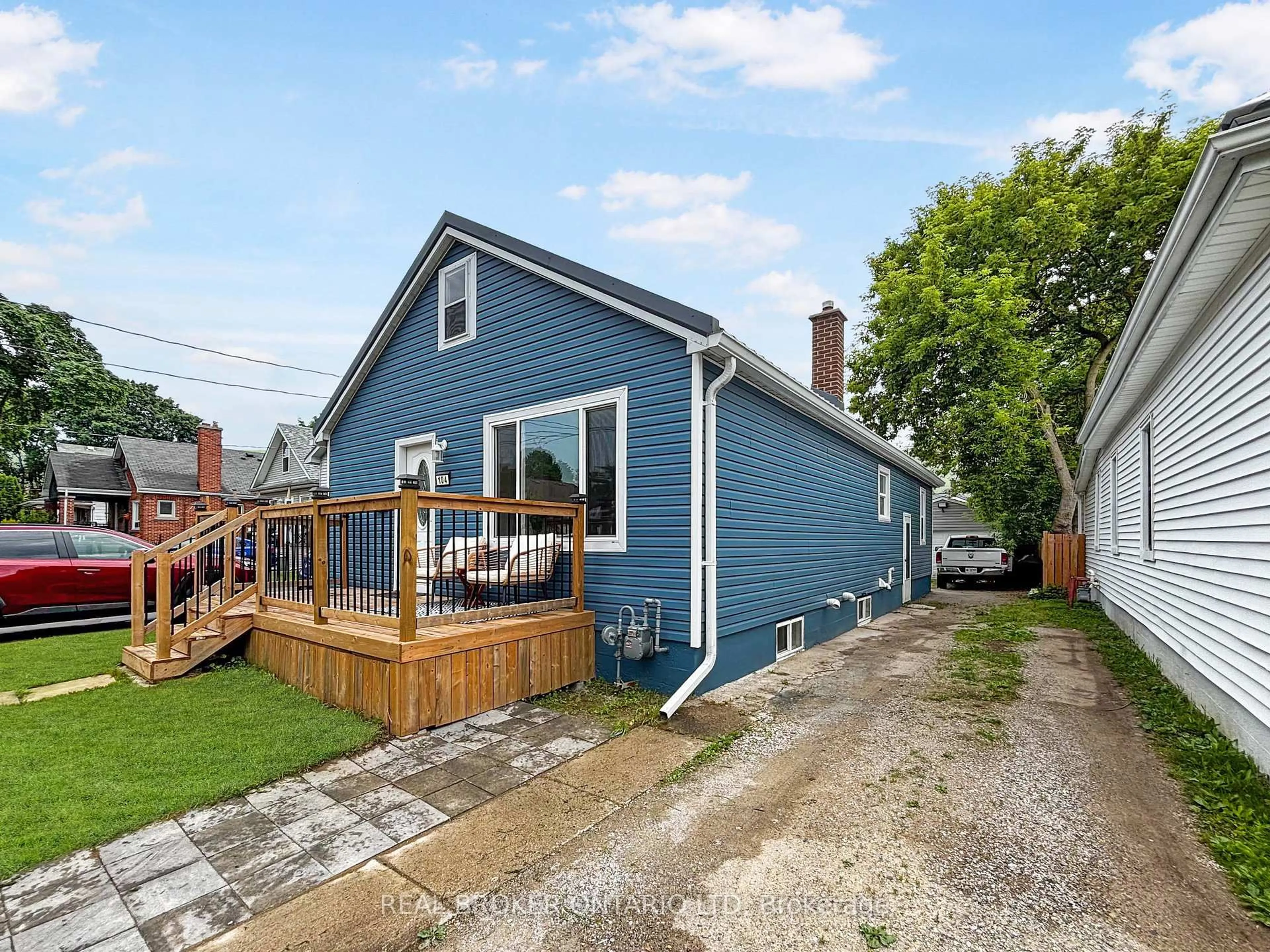 Unknown for 104 Delaware St, London East Ontario N5Z 2N5