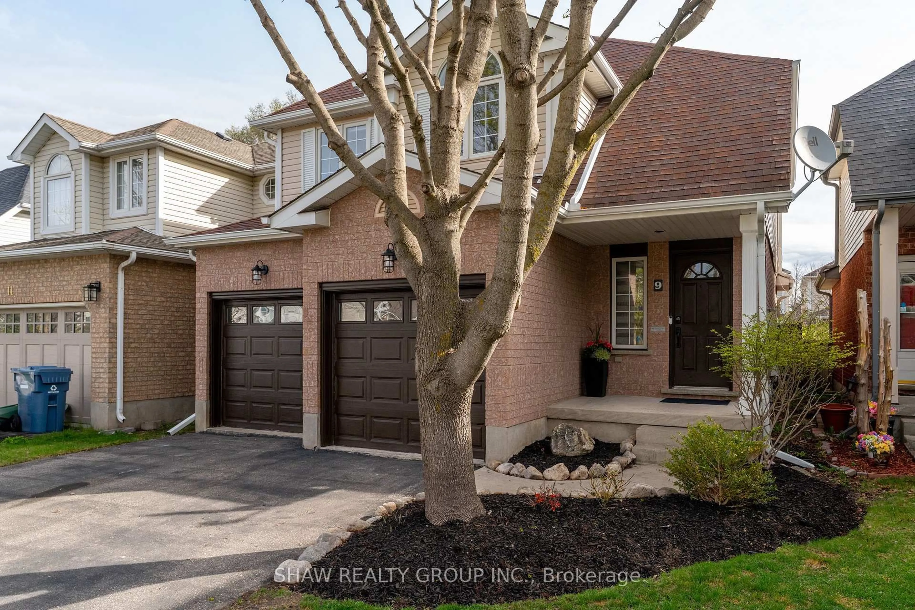 Home with brick exterior material, street for 9 Gaw Cres, Guelph Ontario N1L 1H8