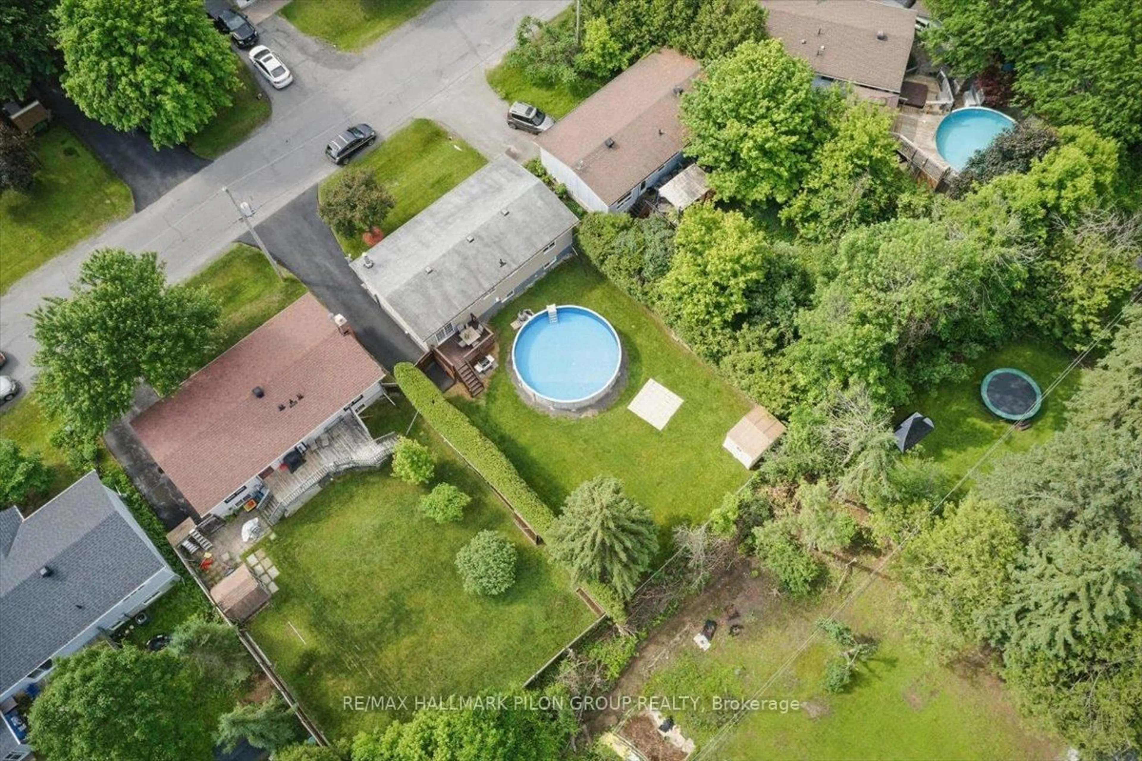 A pic from outside/outdoor area/front of a property/back of a property/a pic from drone, street for 52 Poole Creek Cres, Ottawa Ontario K2S 1T7