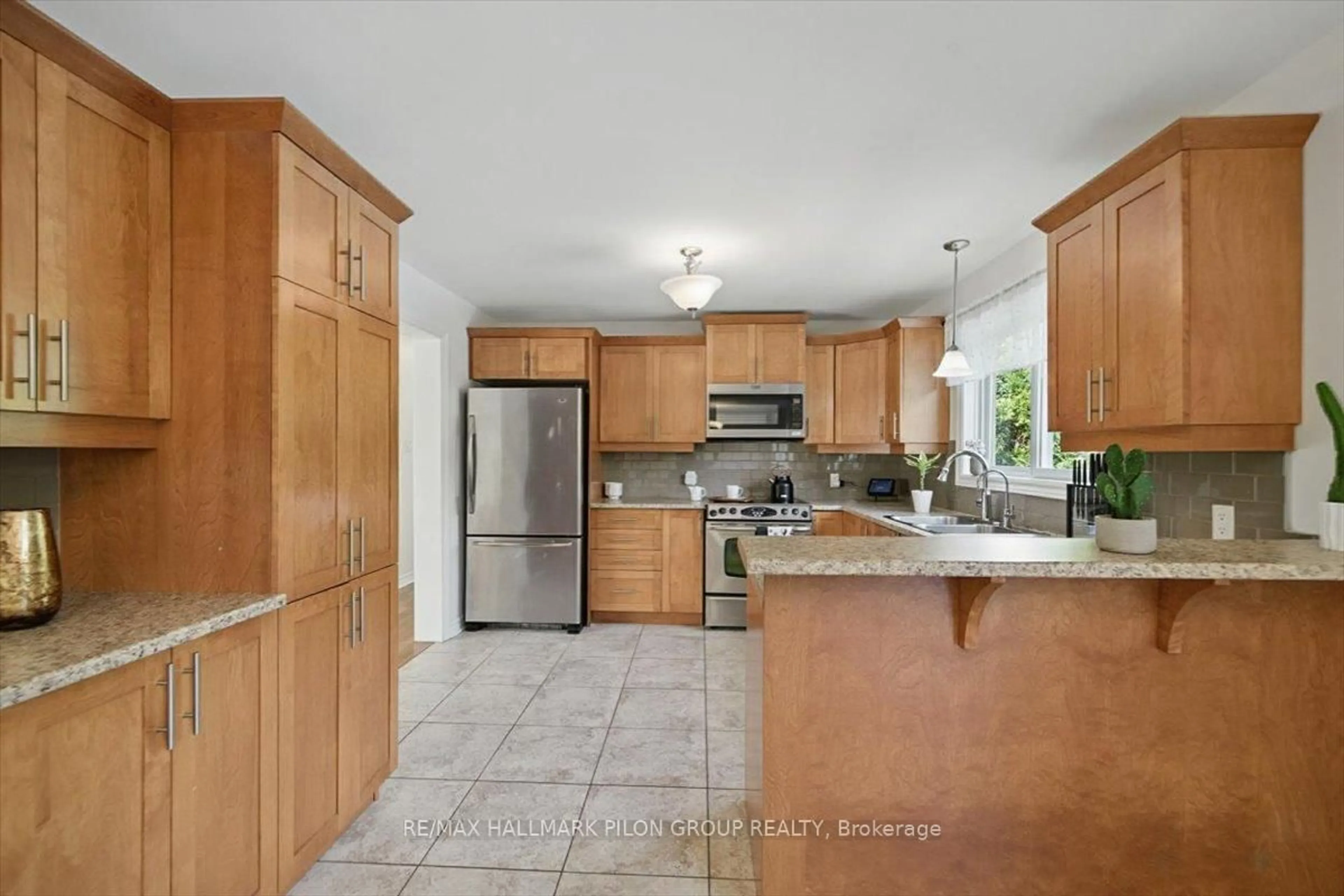 Open concept kitchen, ceramic/tile floor for 52 Poole Creek Cres, Ottawa Ontario K2S 1T7