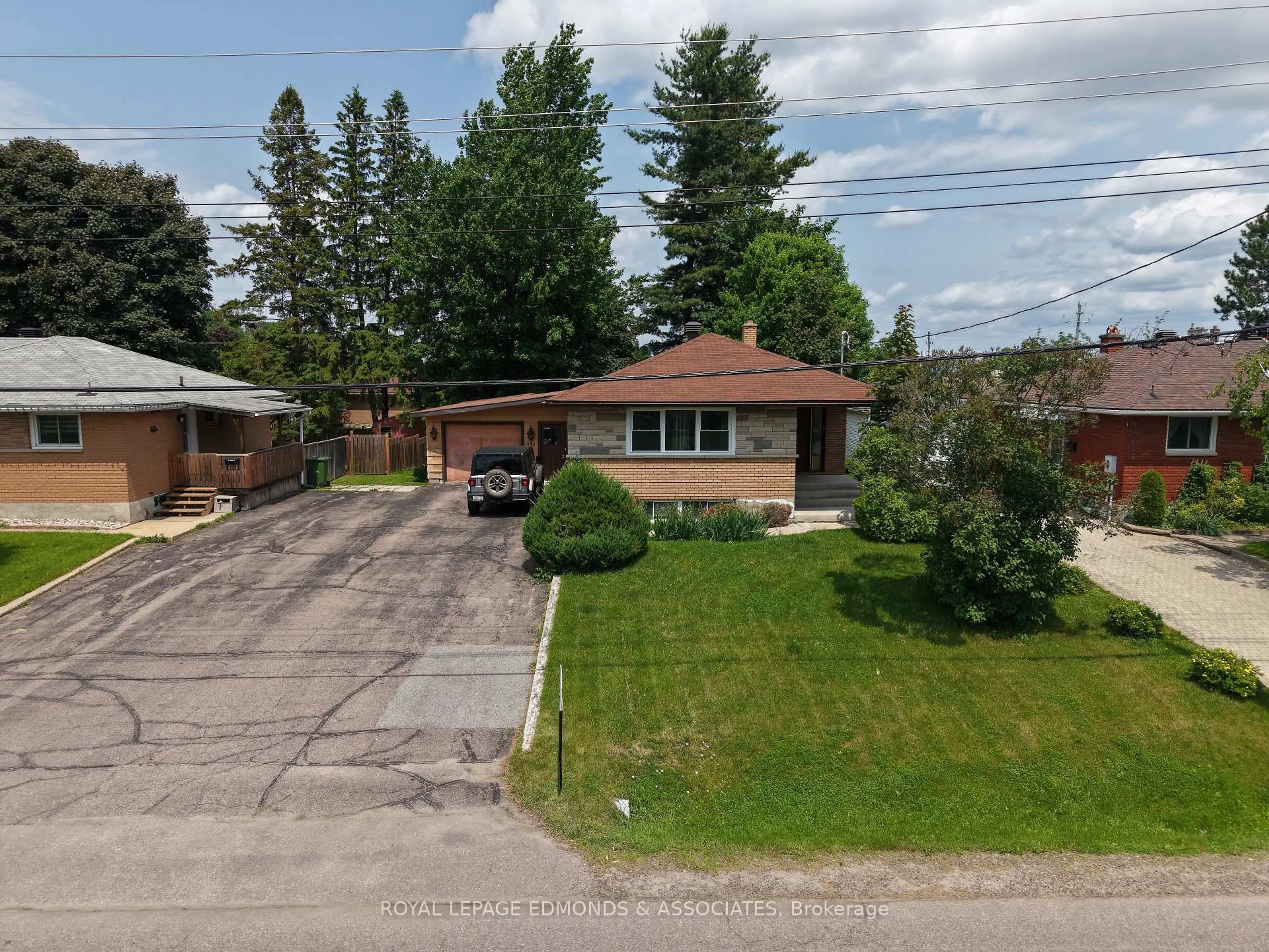 A pic from outside/outdoor area/front of a property/back of a property/a pic from drone, street for 531 Melton St, Pembroke Ontario K8A 2R7
