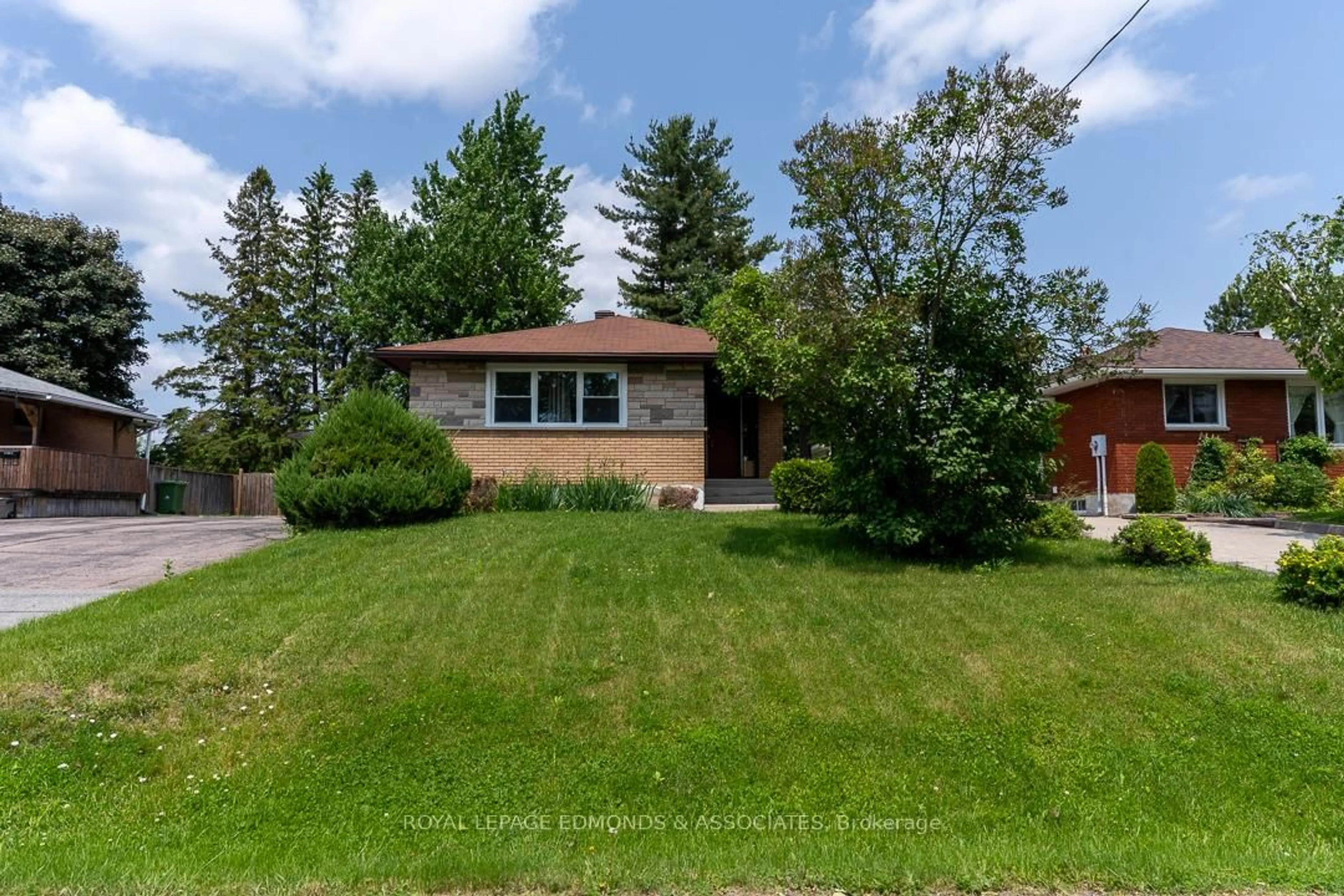 A pic from outside/outdoor area/front of a property/back of a property/a pic from drone, street for 531 Melton St, Pembroke Ontario K8A 2R7