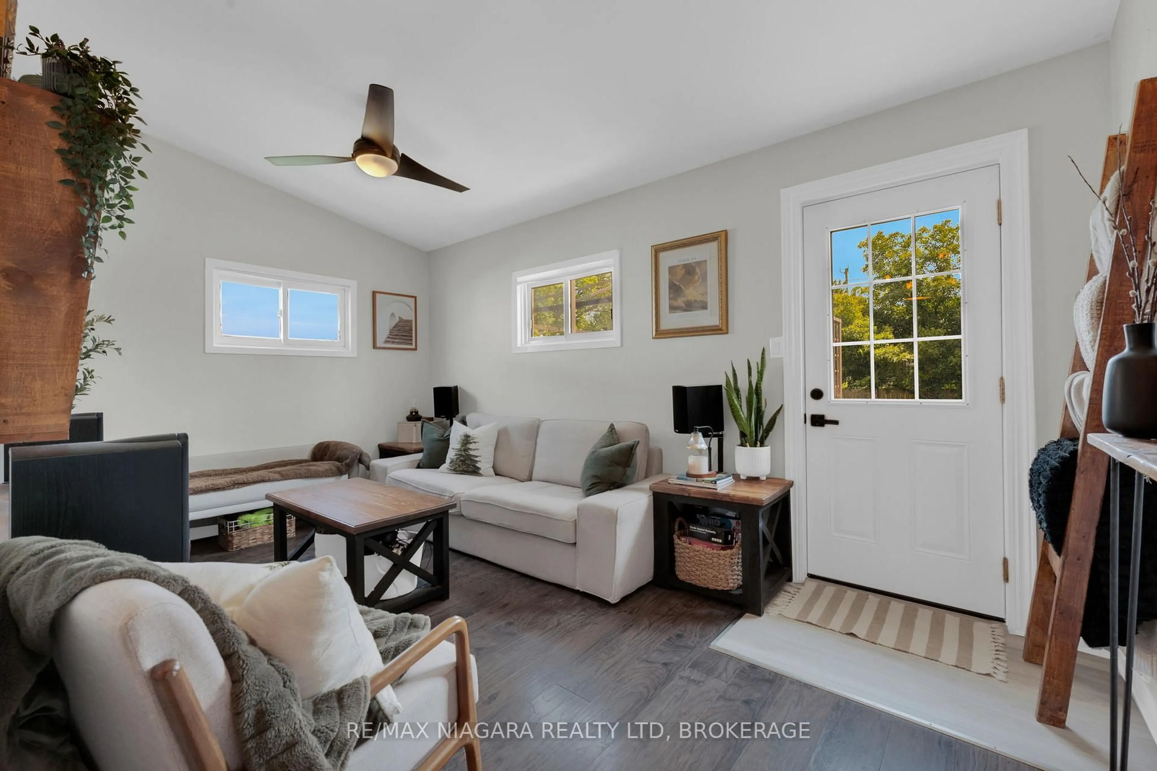Living room with furniture, unknown for 89 Colborne St, Port Colborne Ontario L3K 1G2