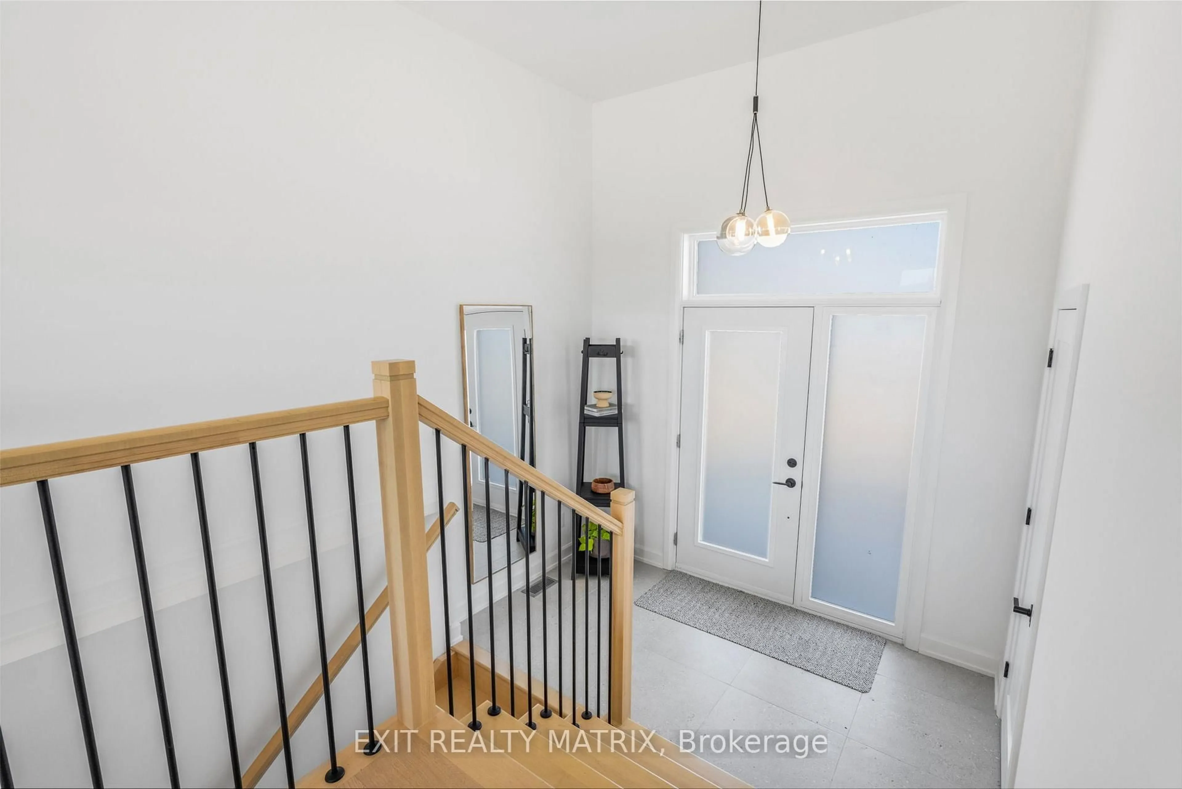 Indoor entryway for 17 MAYER St, The Nation Ontario K0A 2M0