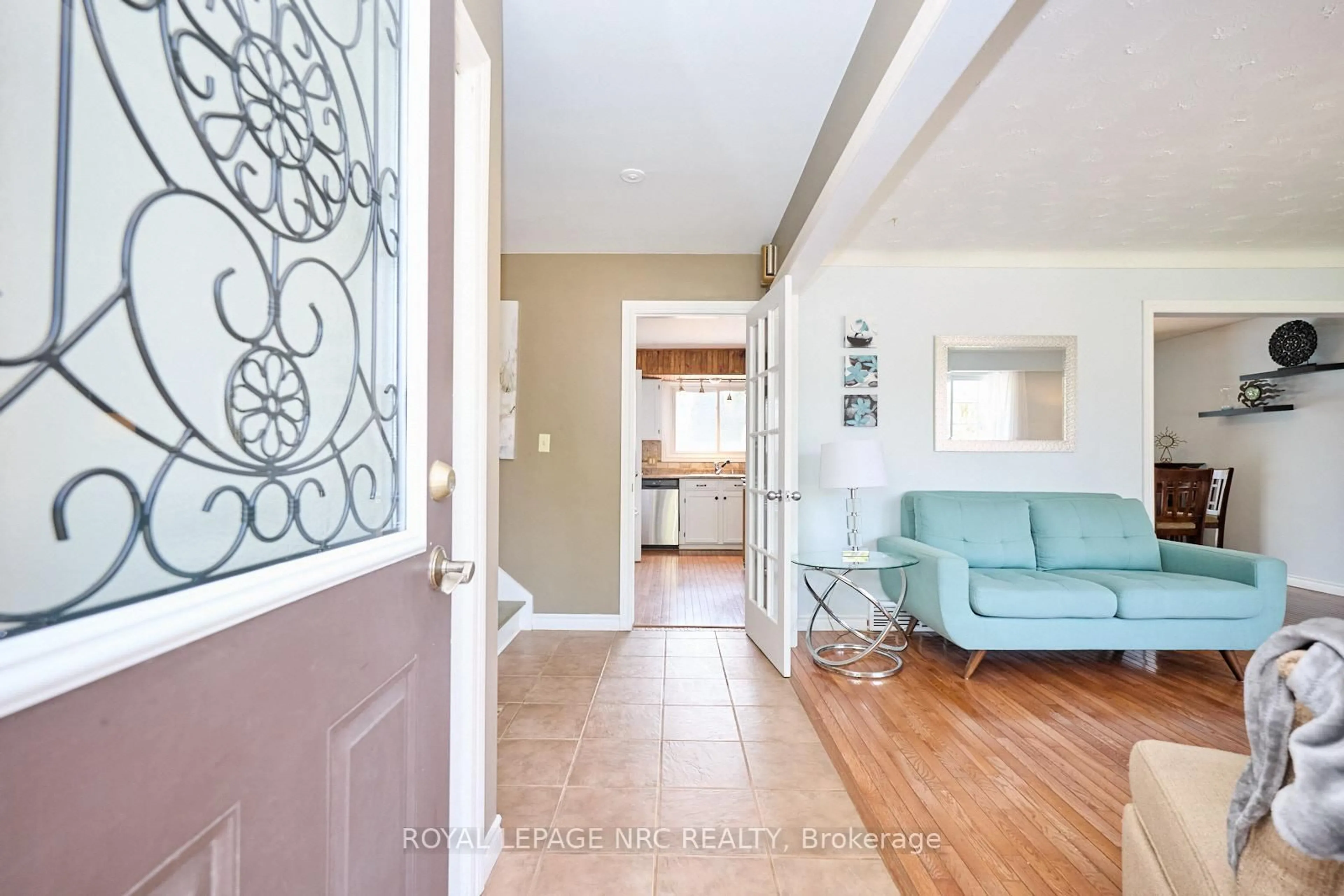 Indoor entryway for 48 McGill St, Welland Ontario L3C 3L3