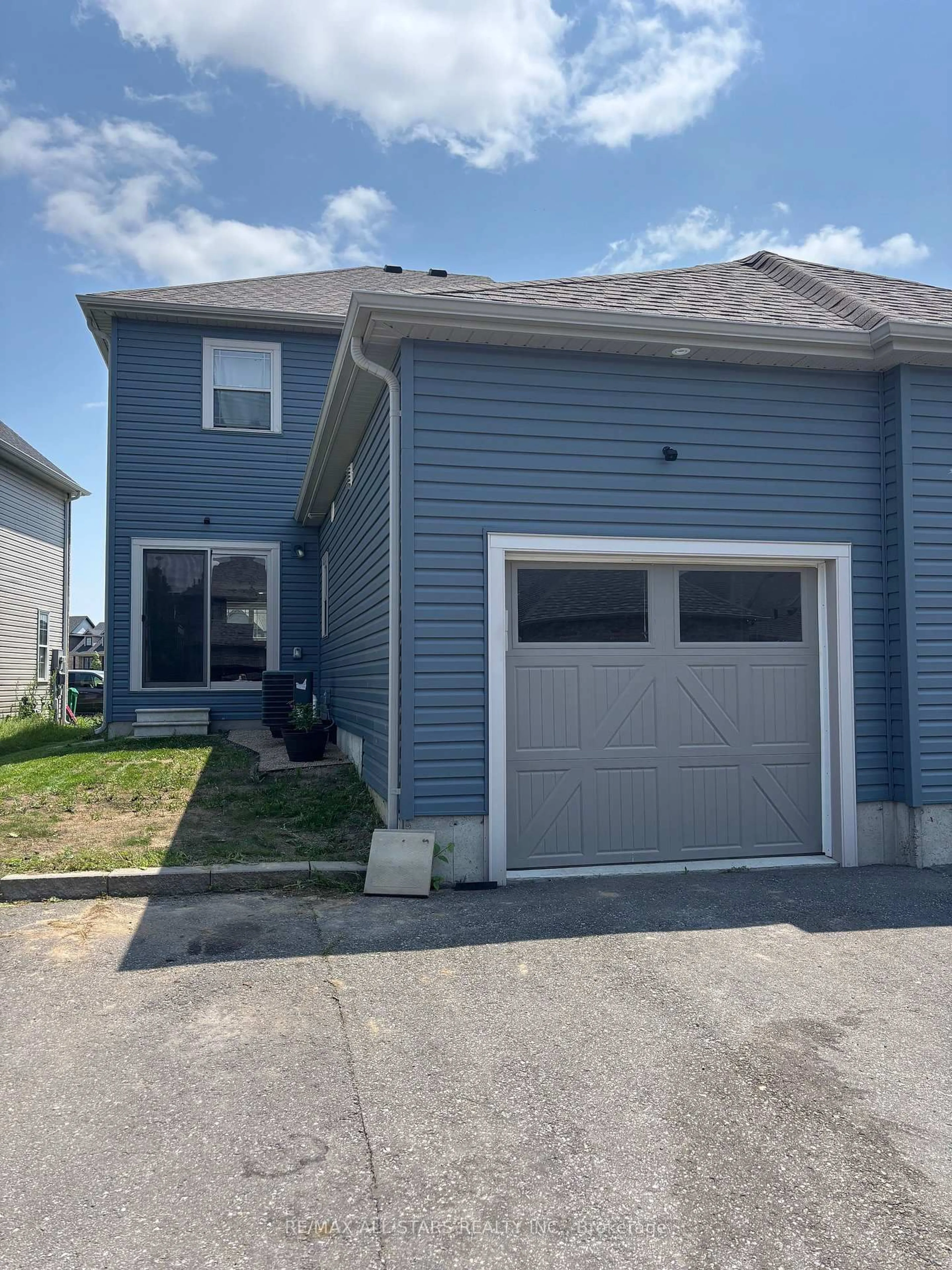 Home with vinyl exterior material, street for 845 Broadway Blvd, Peterborough North Ontario K9H 0J1