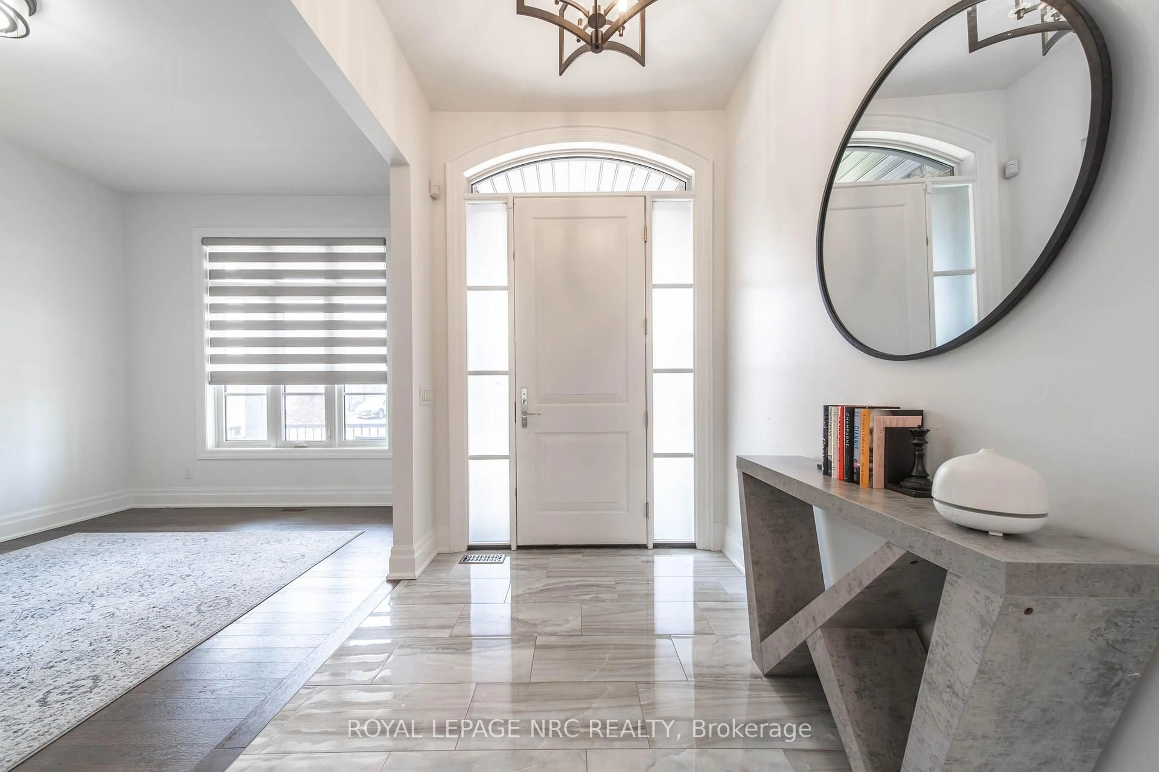 Indoor entryway for 5 Autumn Ave, Thorold Ontario L2V 0B6