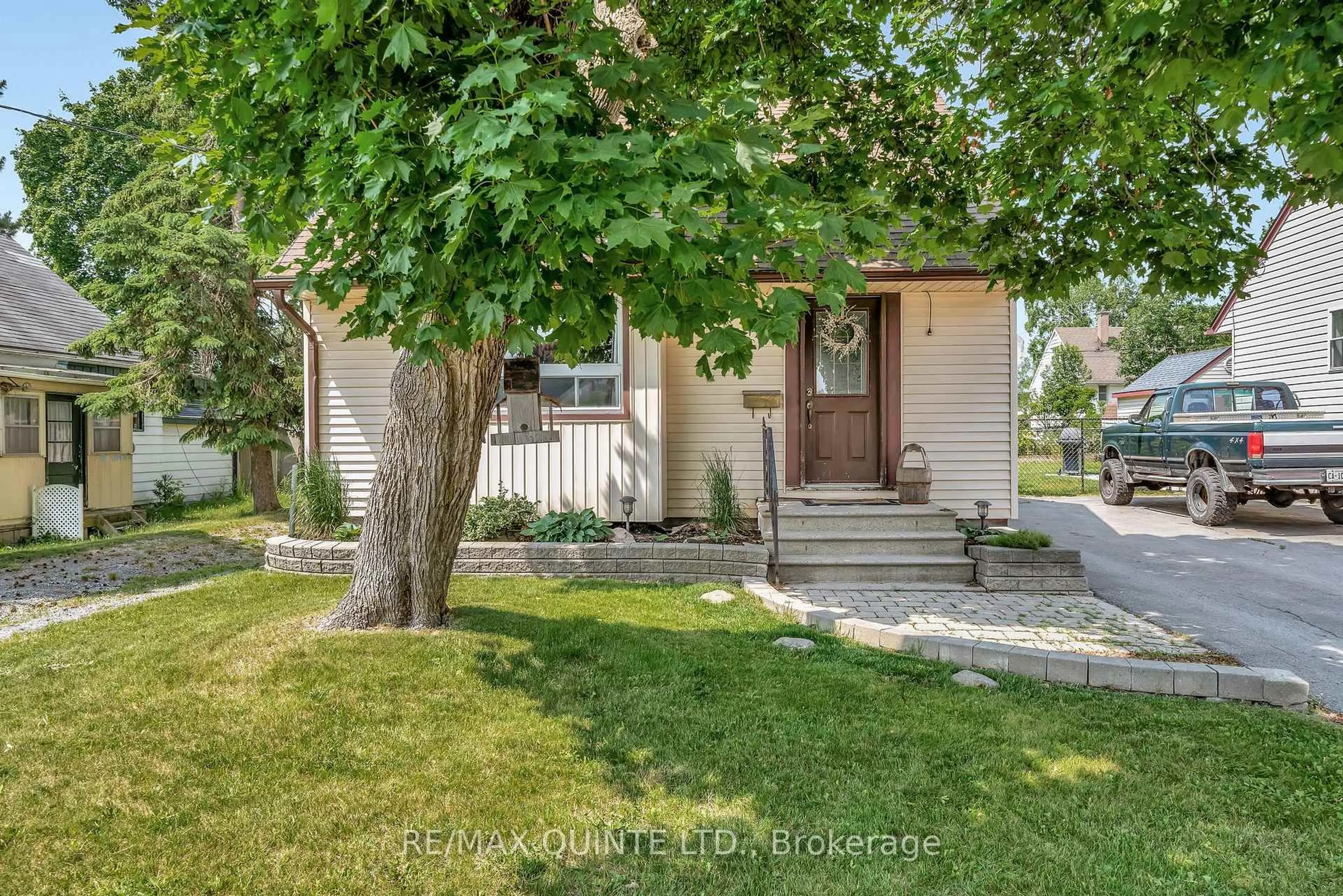Unknown for 6 Fourth St, Belleville Ontario K8N 4S1