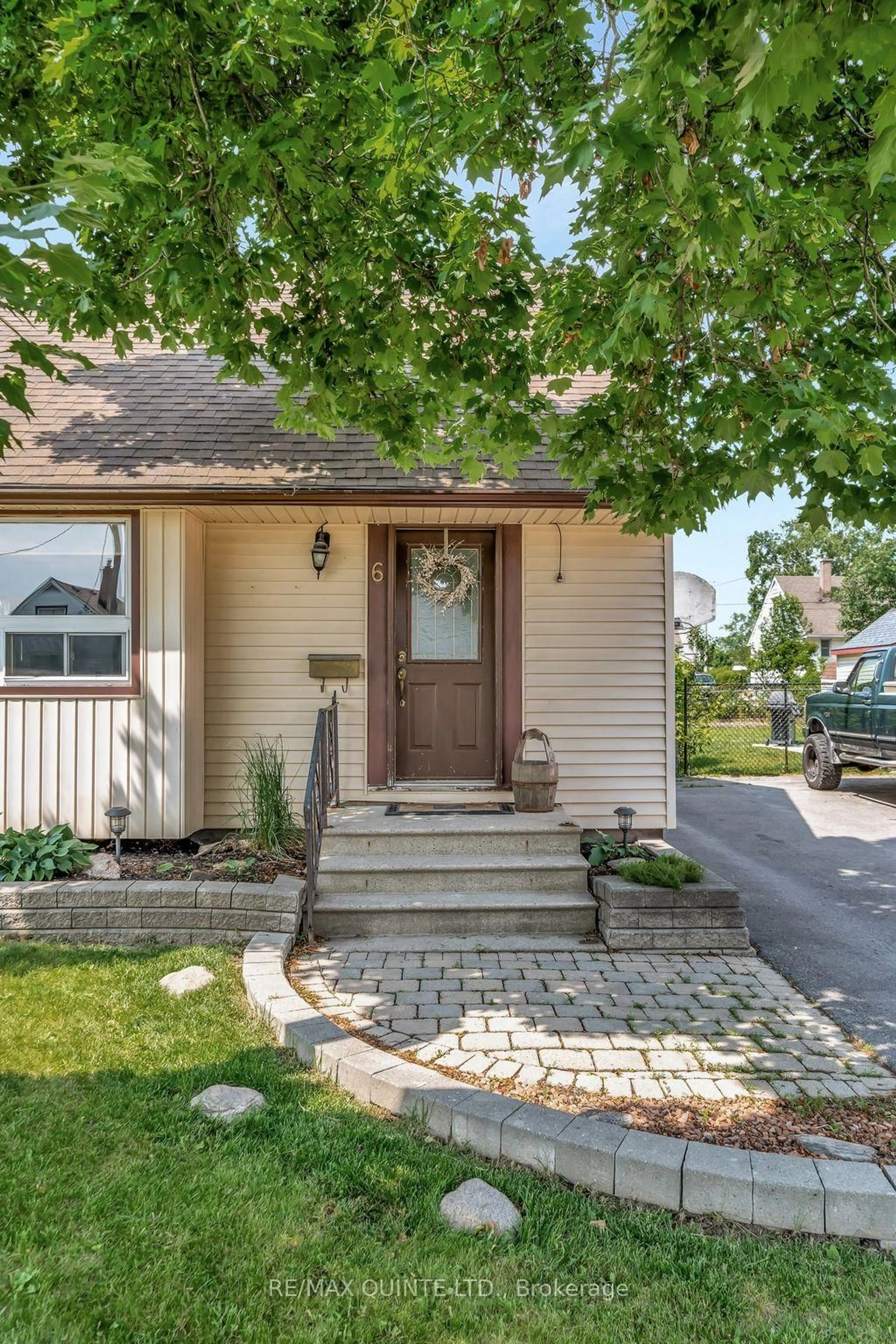 Home with vinyl exterior material, street for 6 Fourth St, Belleville Ontario K8N 4S1
