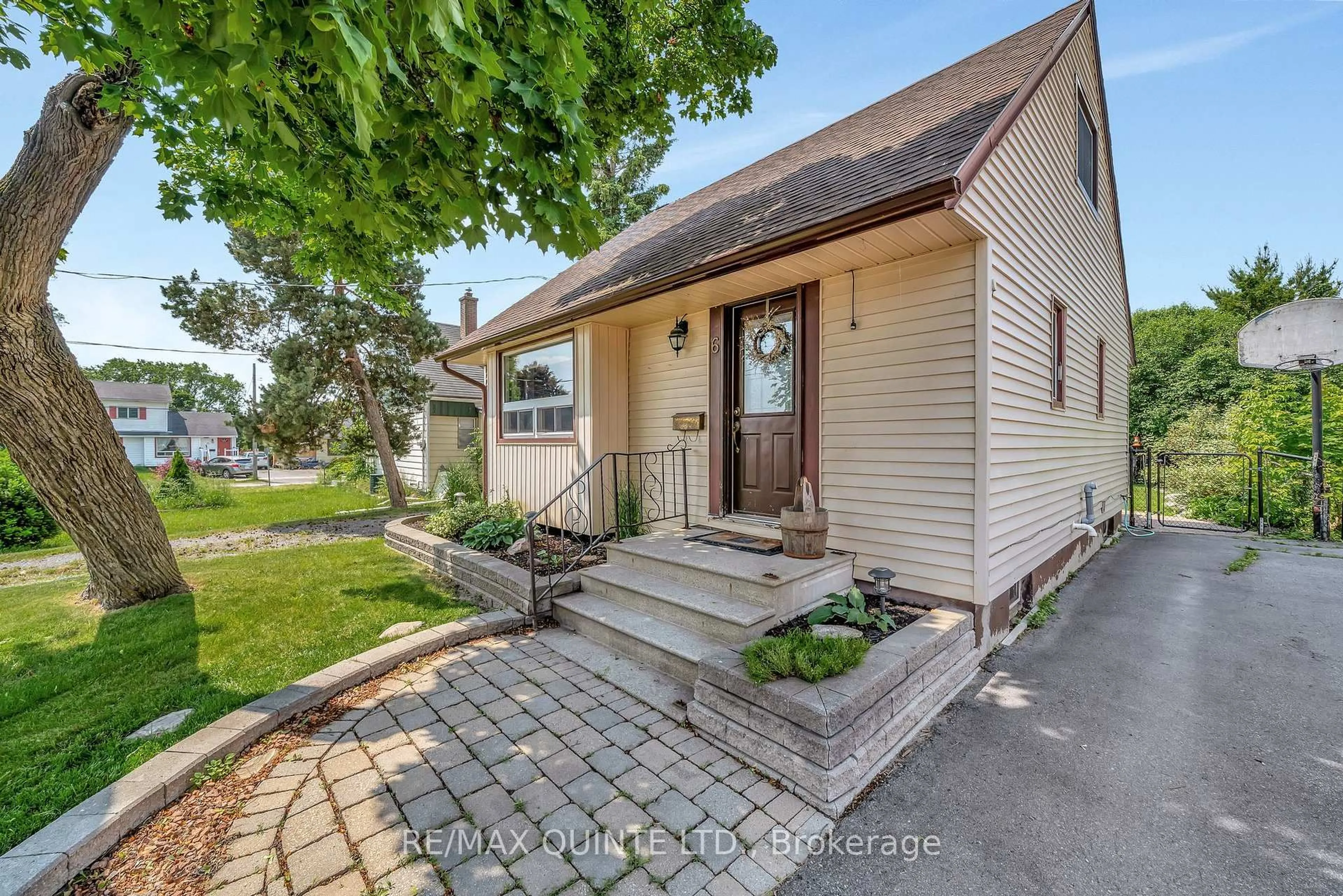 Unknown for 6 Fourth St, Belleville Ontario K8N 4S1