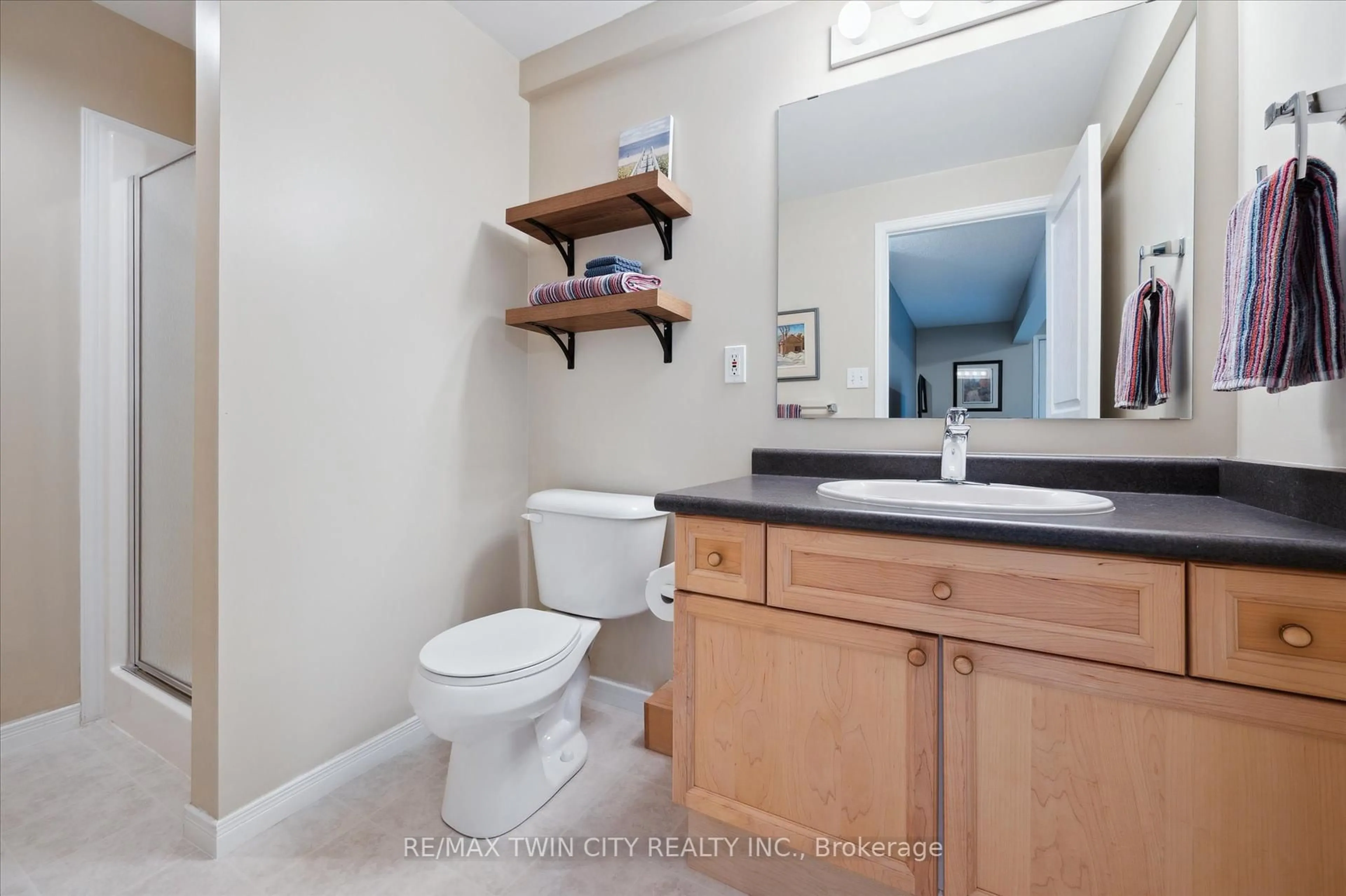 Standard bathroom, unknown for 900 Doon Village Rd #10, Kitchener Ontario N2P 1A4
