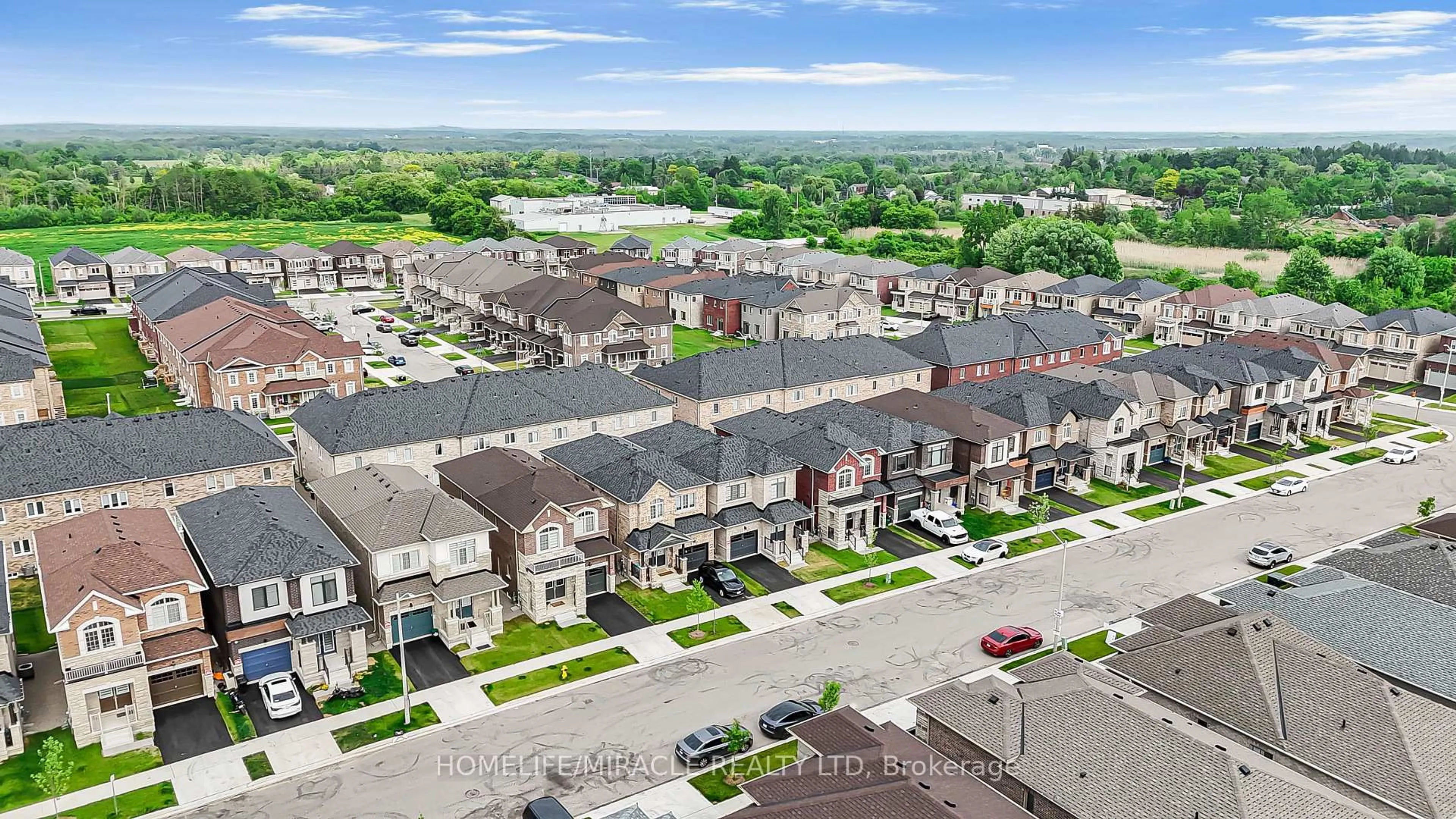 A pic from outside/outdoor area/front of a property/back of a property/a pic from drone, street for 74 Attwater Dr, Cambridge Ontario N1R 5S2