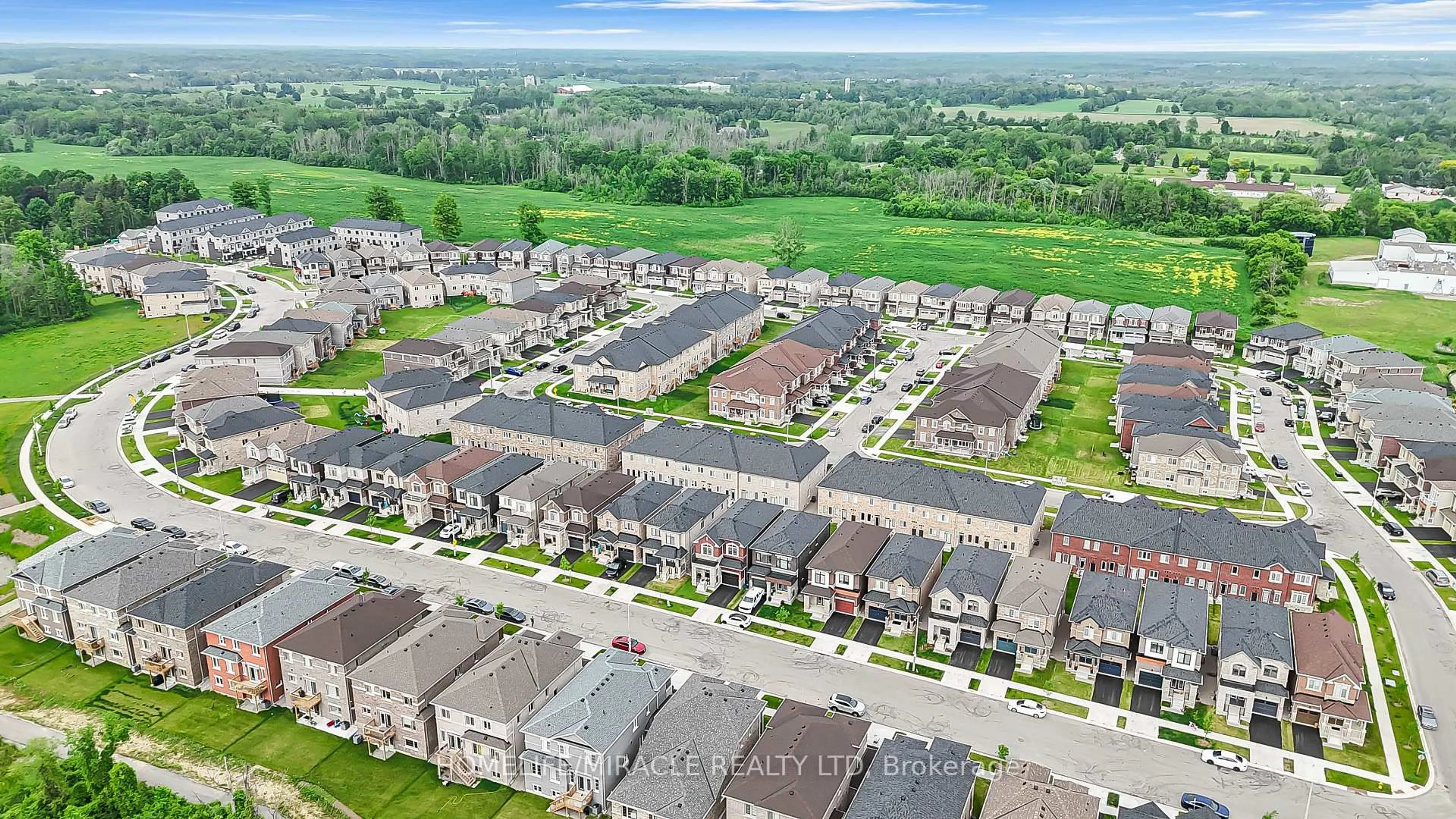 A pic from outside/outdoor area/front of a property/back of a property/a pic from drone, street for 74 Attwater Dr, Cambridge Ontario N1R 5S2