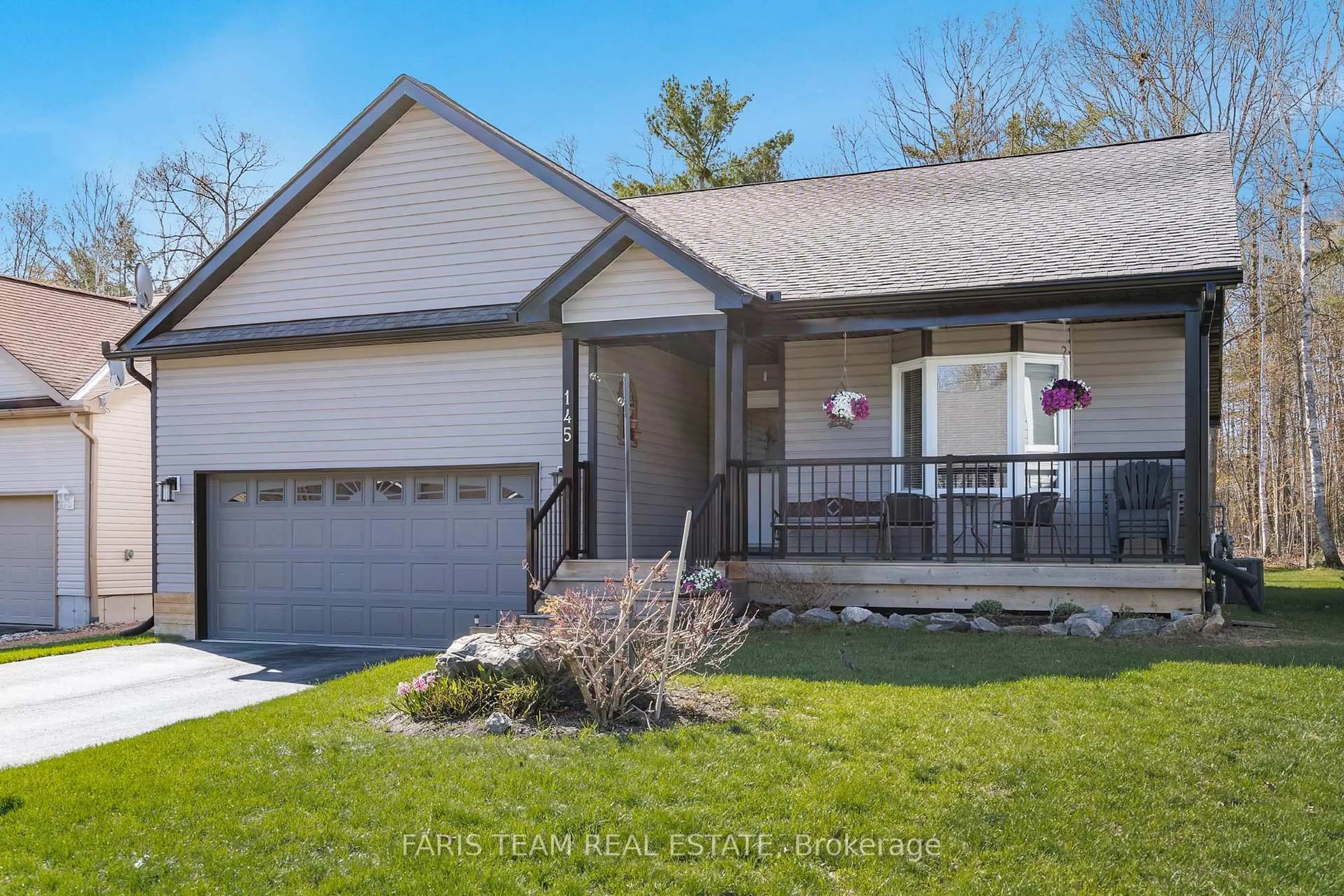 Home with vinyl exterior material, street for 145 Pineridge Gate, Gravenhurst Ontario P1P 1Z1
