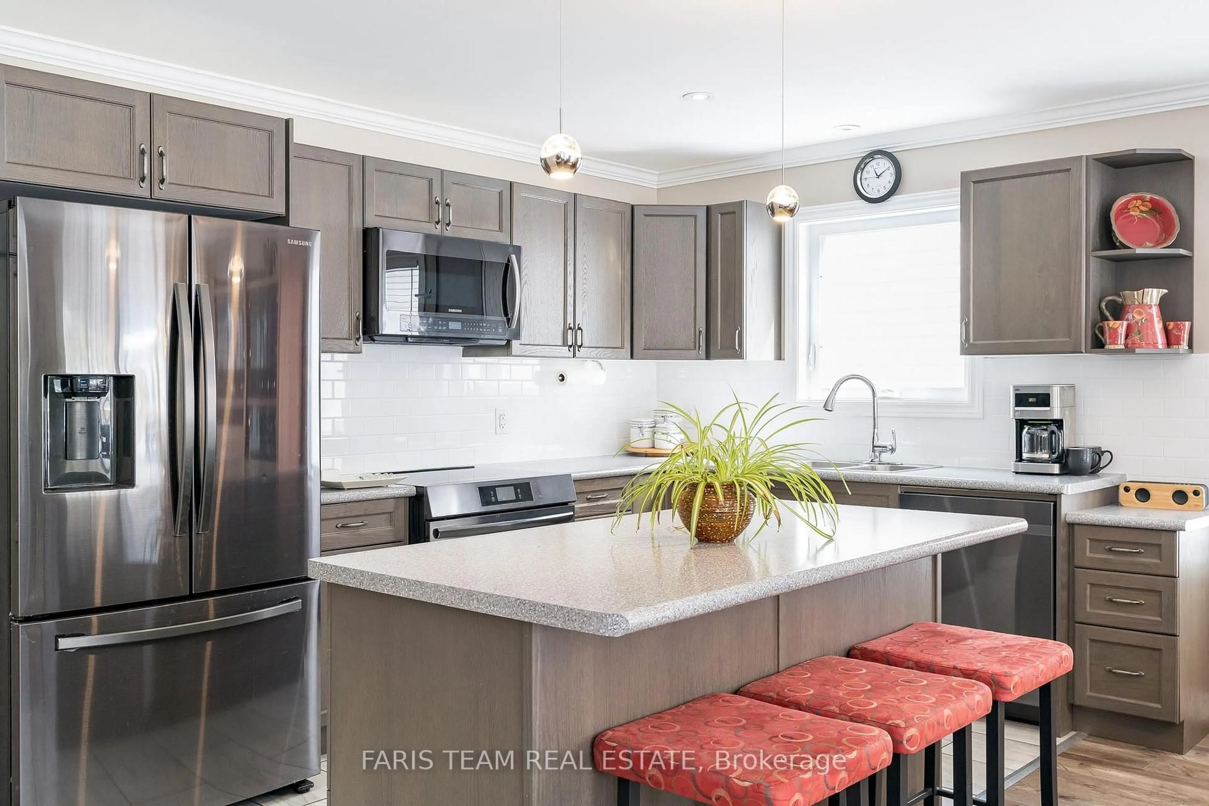 Open concept kitchen, ceramic/tile floor for 145 Pineridge Gate, Gravenhurst Ontario P1P 1Z1