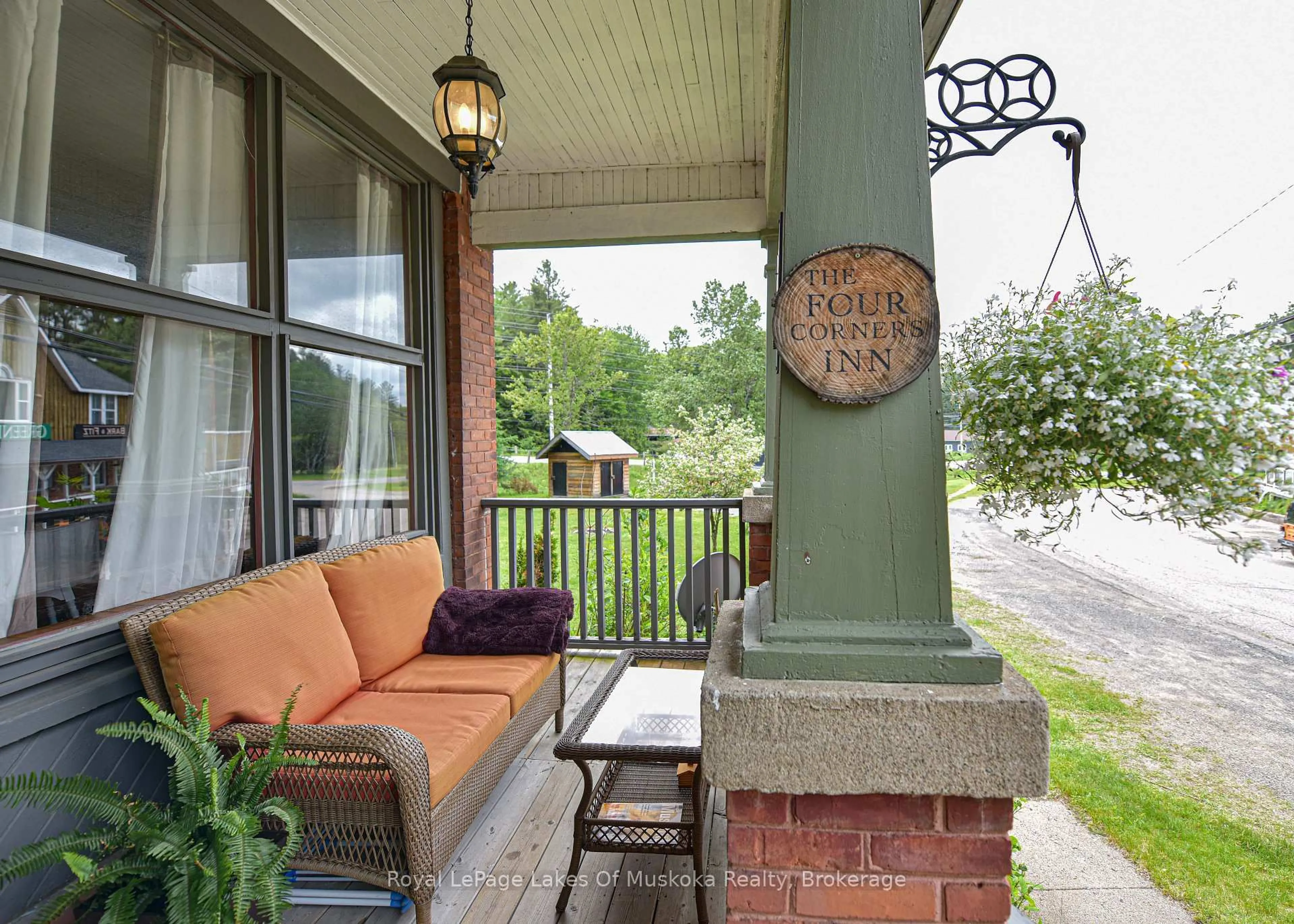 Patio, street for 25 Township Hall Rd, Huntsville Ontario P0B 1M0