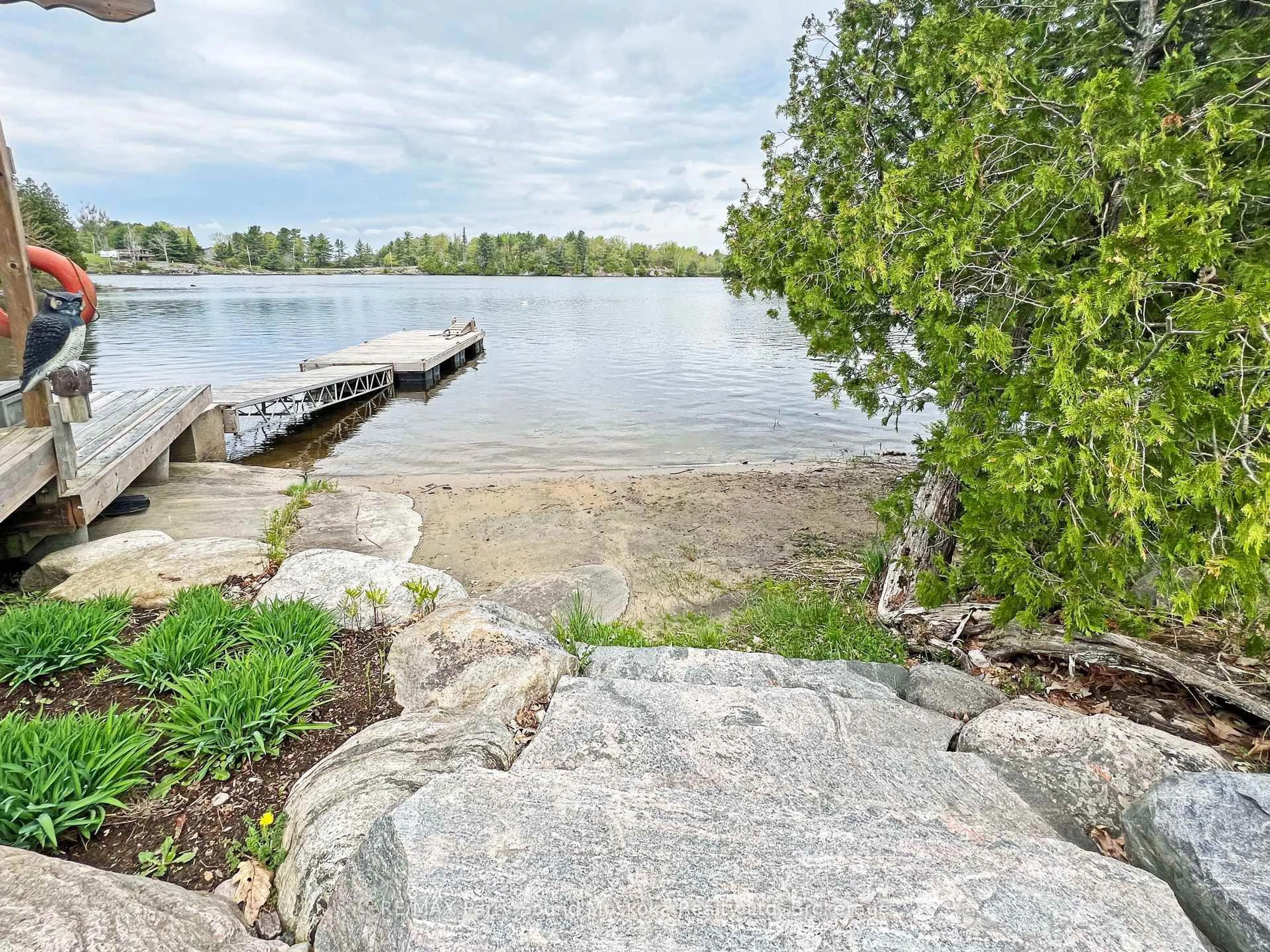Patio, water/lake/river/ocean view for 17 Martha Dr, McKellar Ontario P0G 1C0