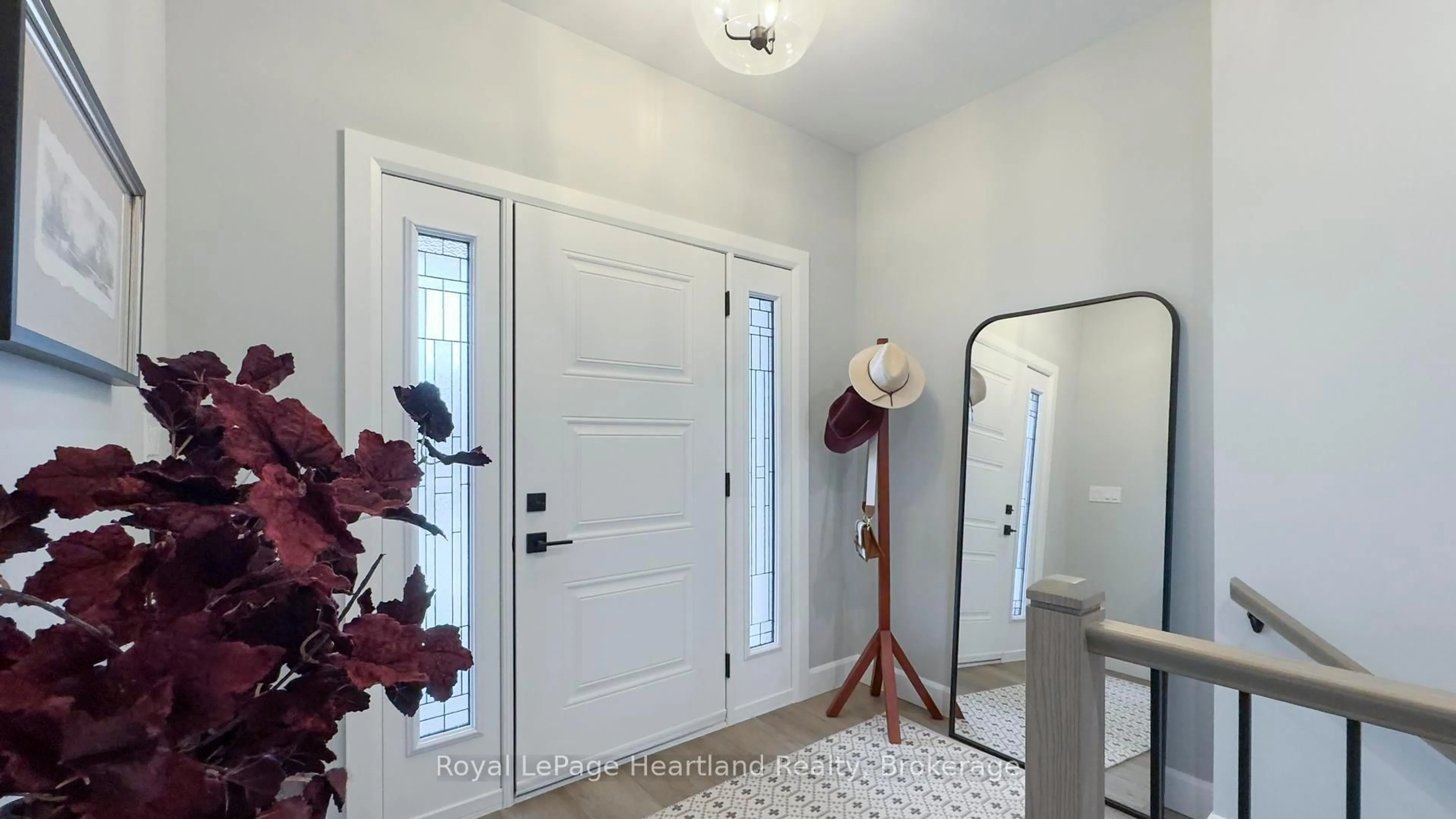 Indoor entryway for 455 WOODRIDGE Dr, Goderich Ontario N7A 0C7