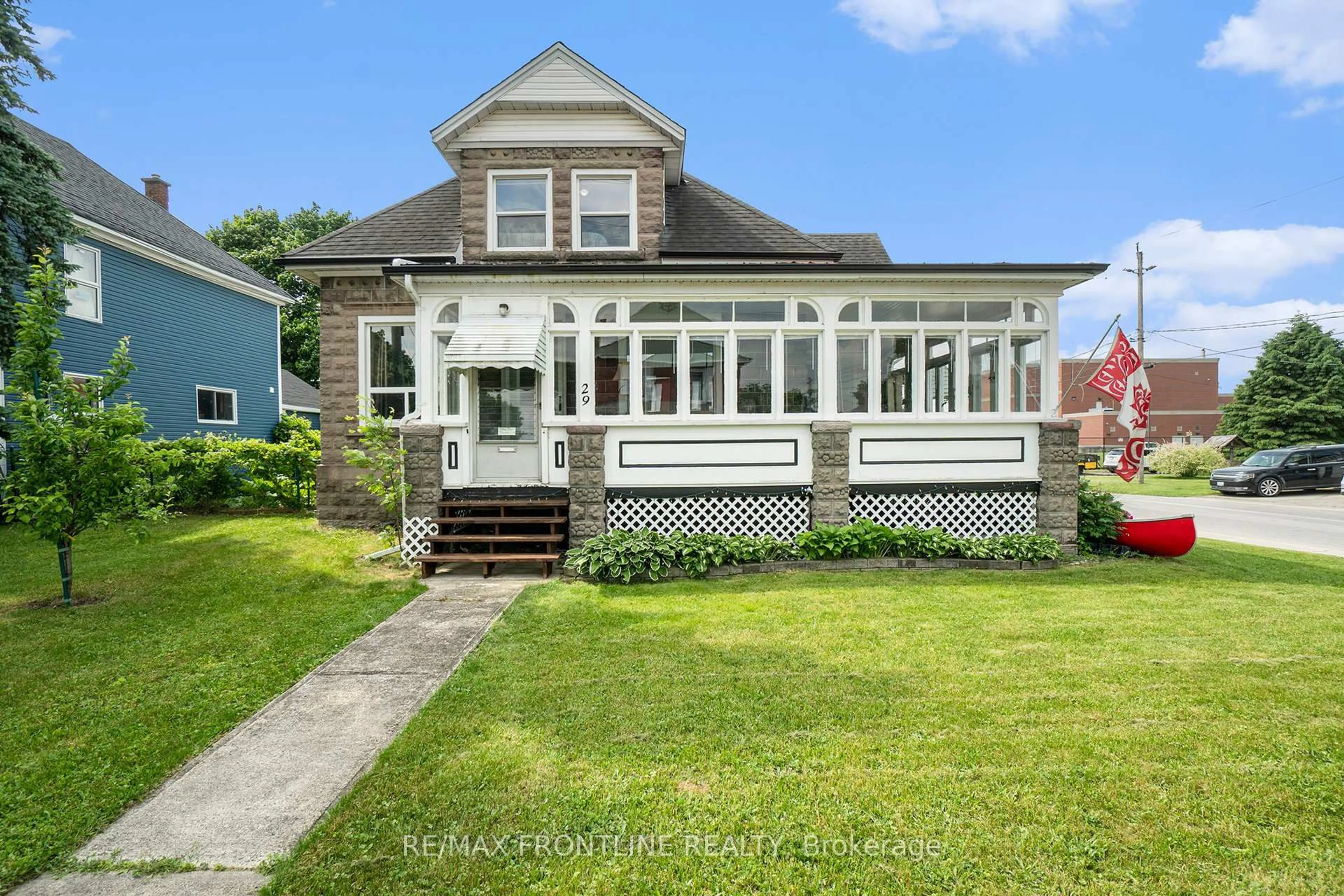 Home with vinyl exterior material, street for 29 Strathcona St, Smiths Falls Ontario K7A 1V8