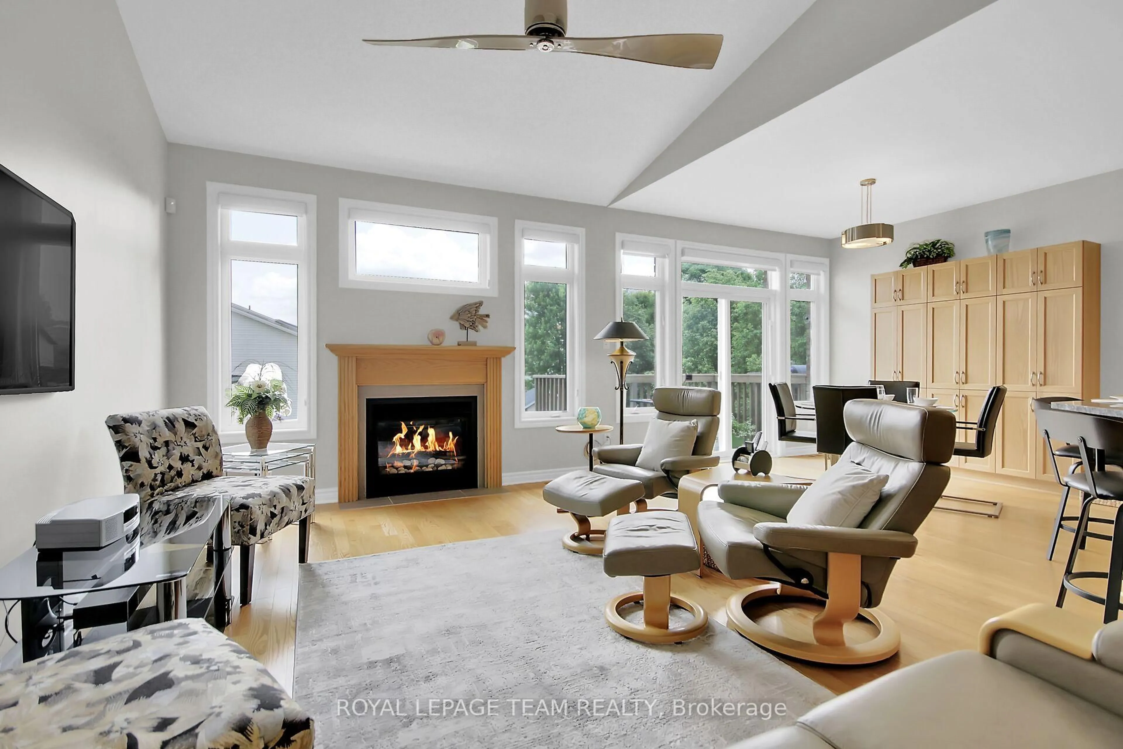Living room with furniture, unknown for 122 Passageway Private, Ottawa Ontario K2M 2B5