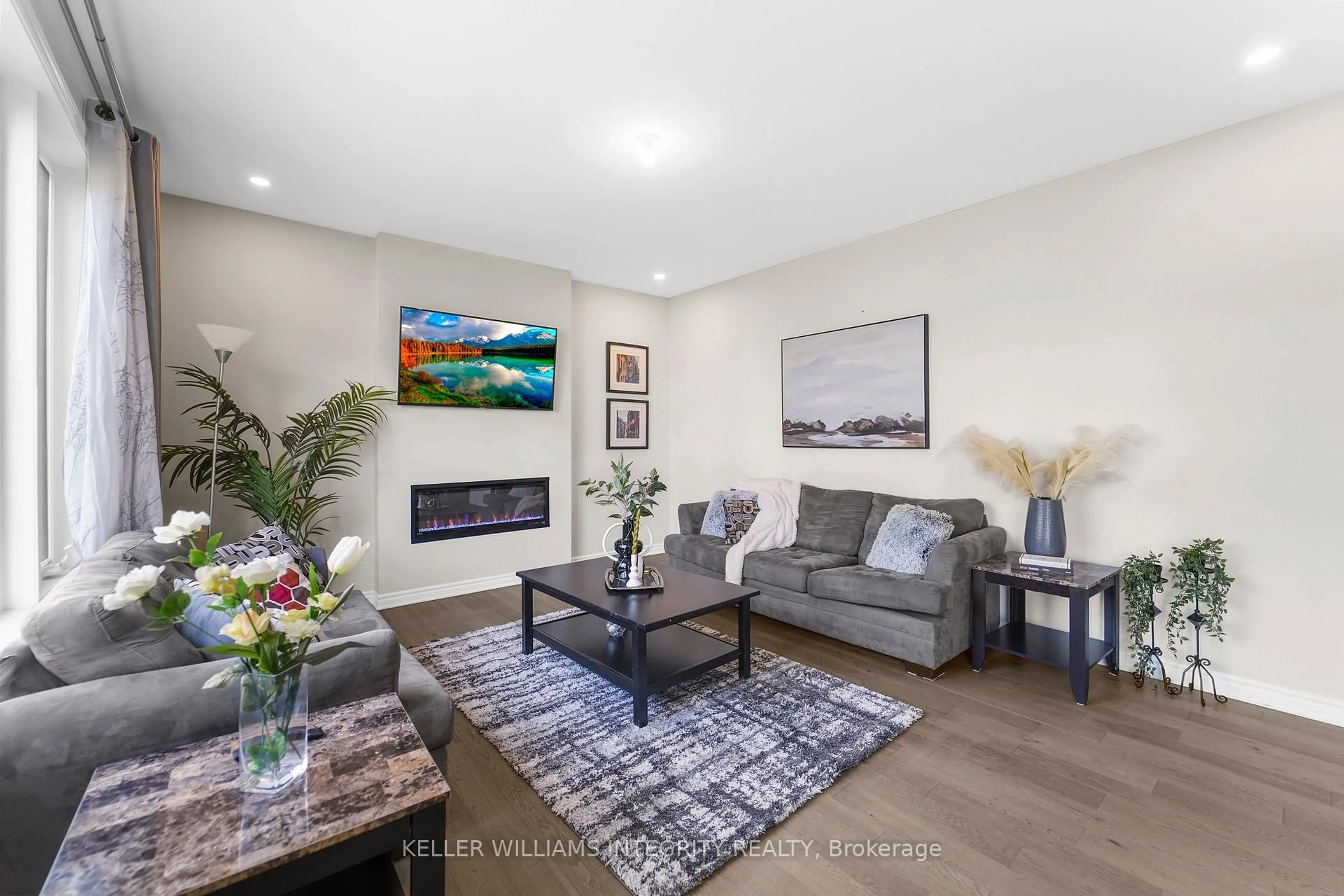 Living room with furniture, unknown for 724 Vennecy Terr, Ottawa Ontario K1W 0N3