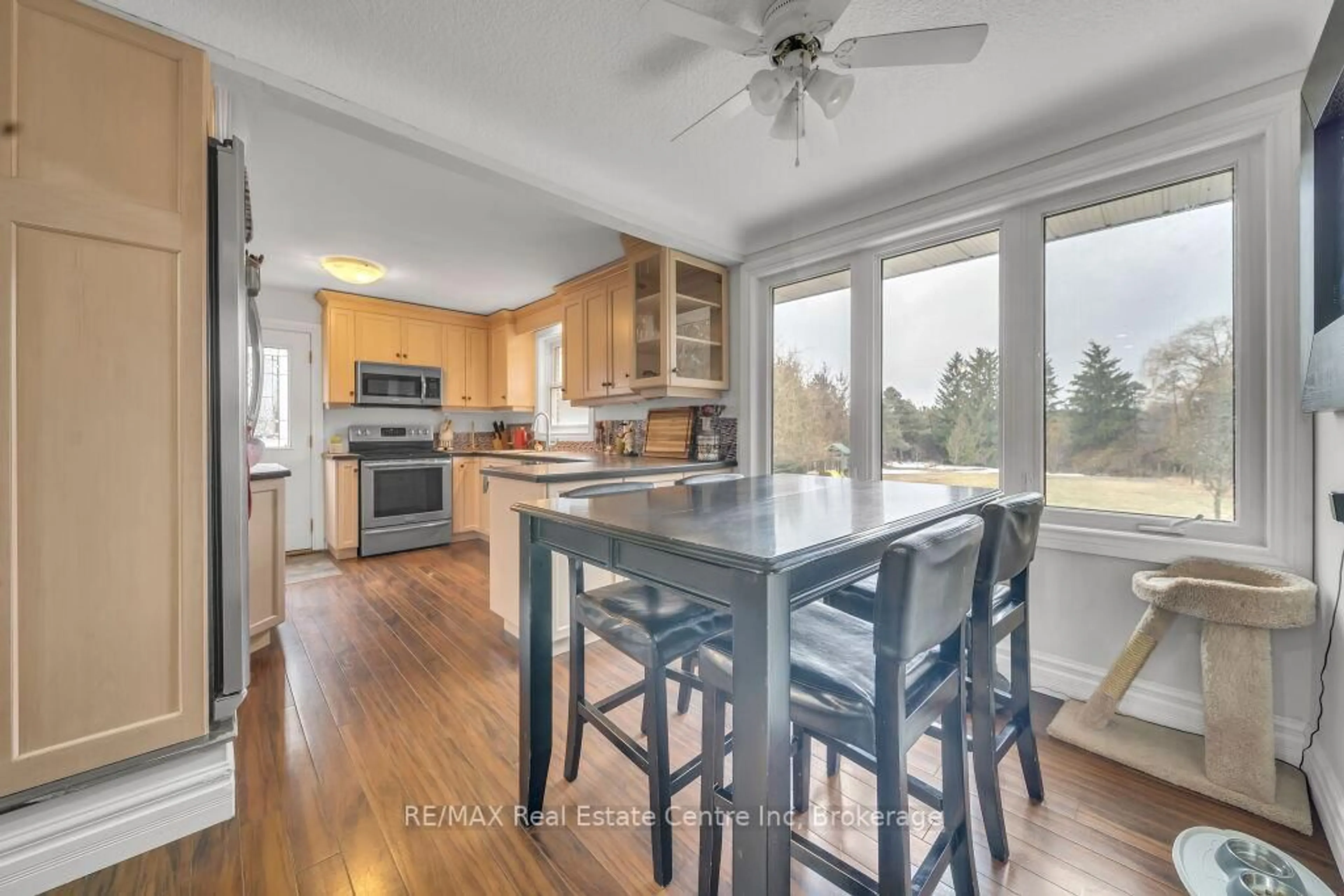 Open concept kitchen, unknown for 26 Brock Rd, Puslinch Ontario N0B 2J0