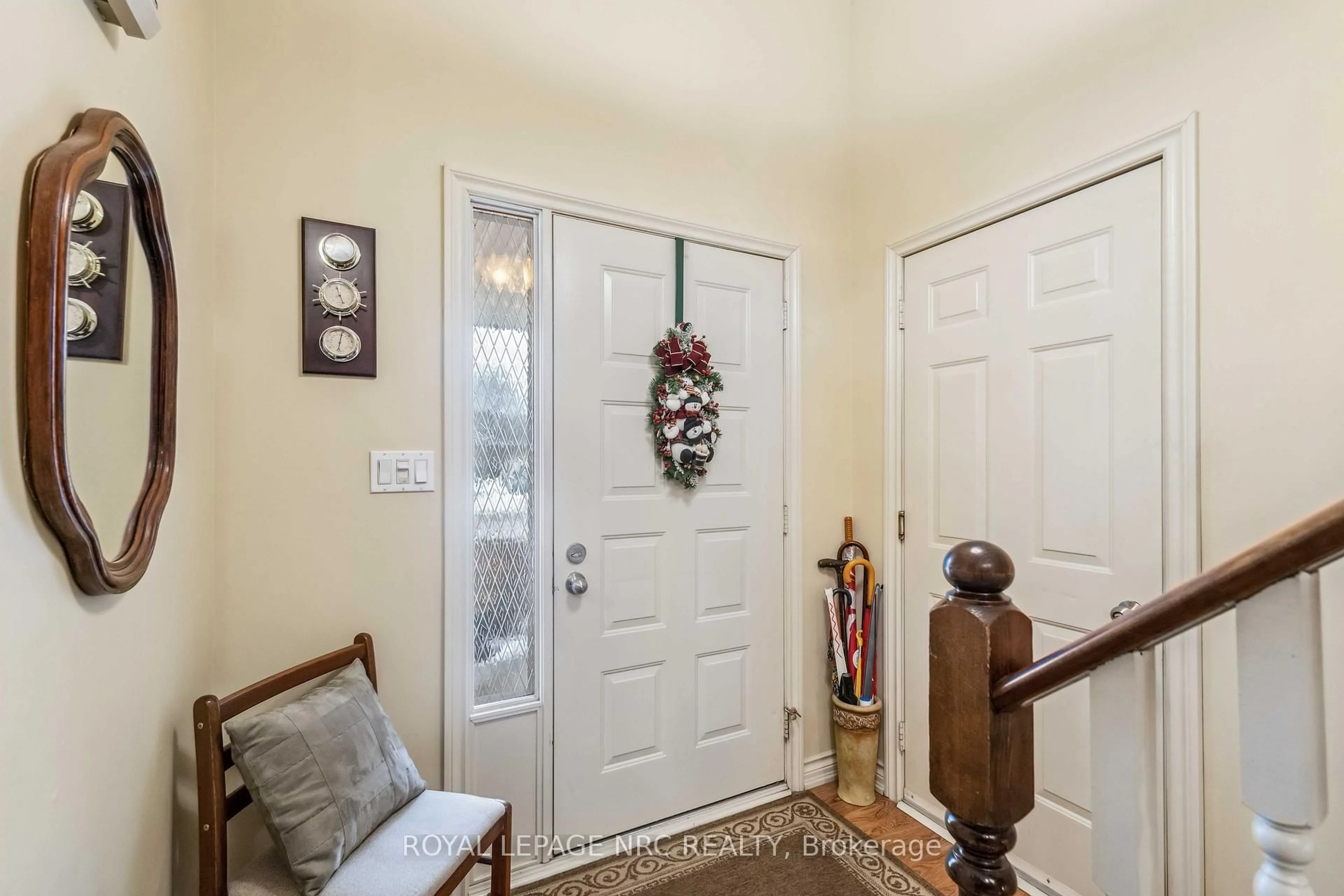 Indoor entryway for 127 Melissa Cres, Welland Ontario L3C 6M5