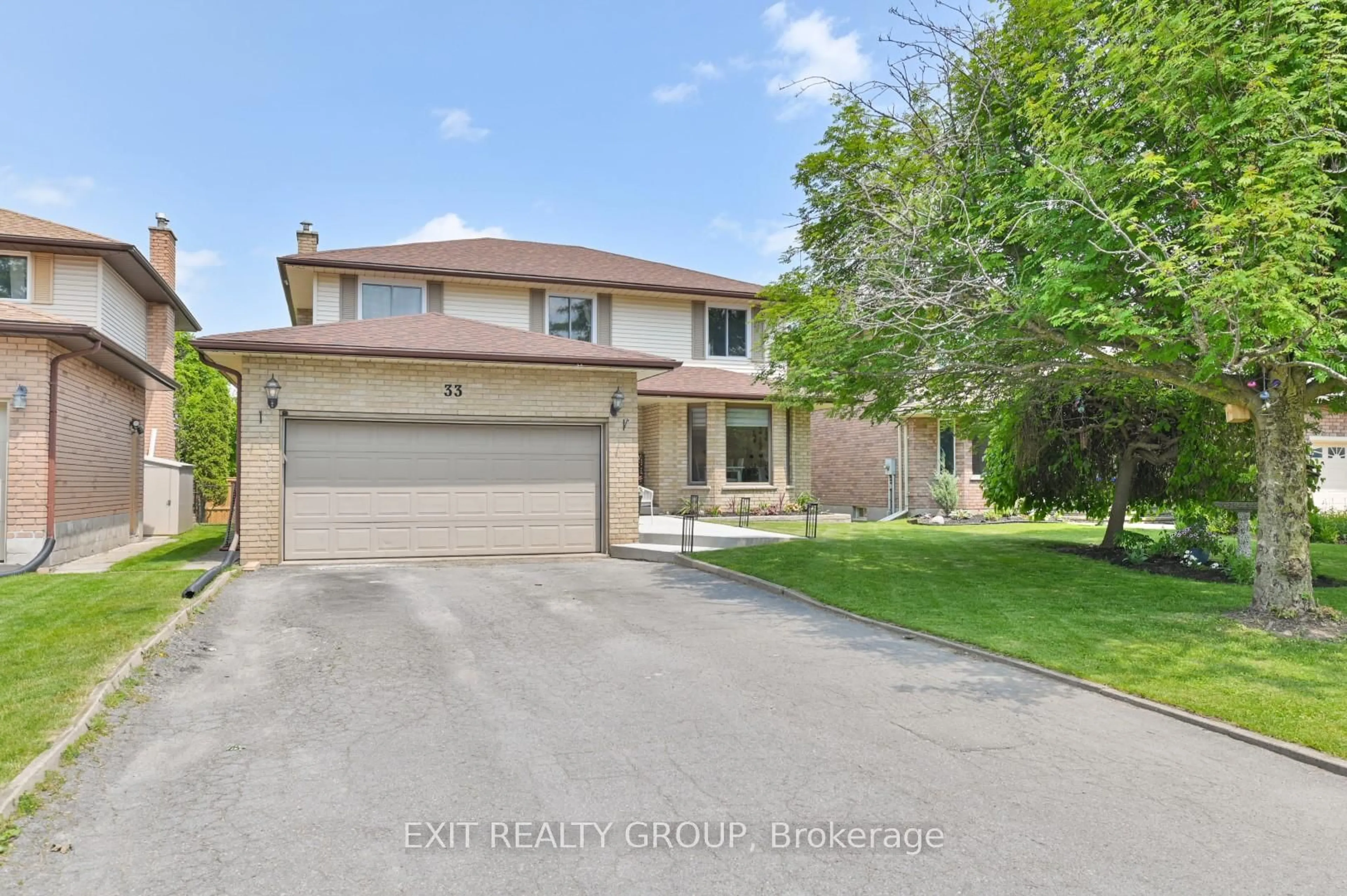 A pic from outside/outdoor area/front of a property/back of a property/a pic from drone, street for 33 Dungannon Dr, Belleville Ontario K8P 5E7