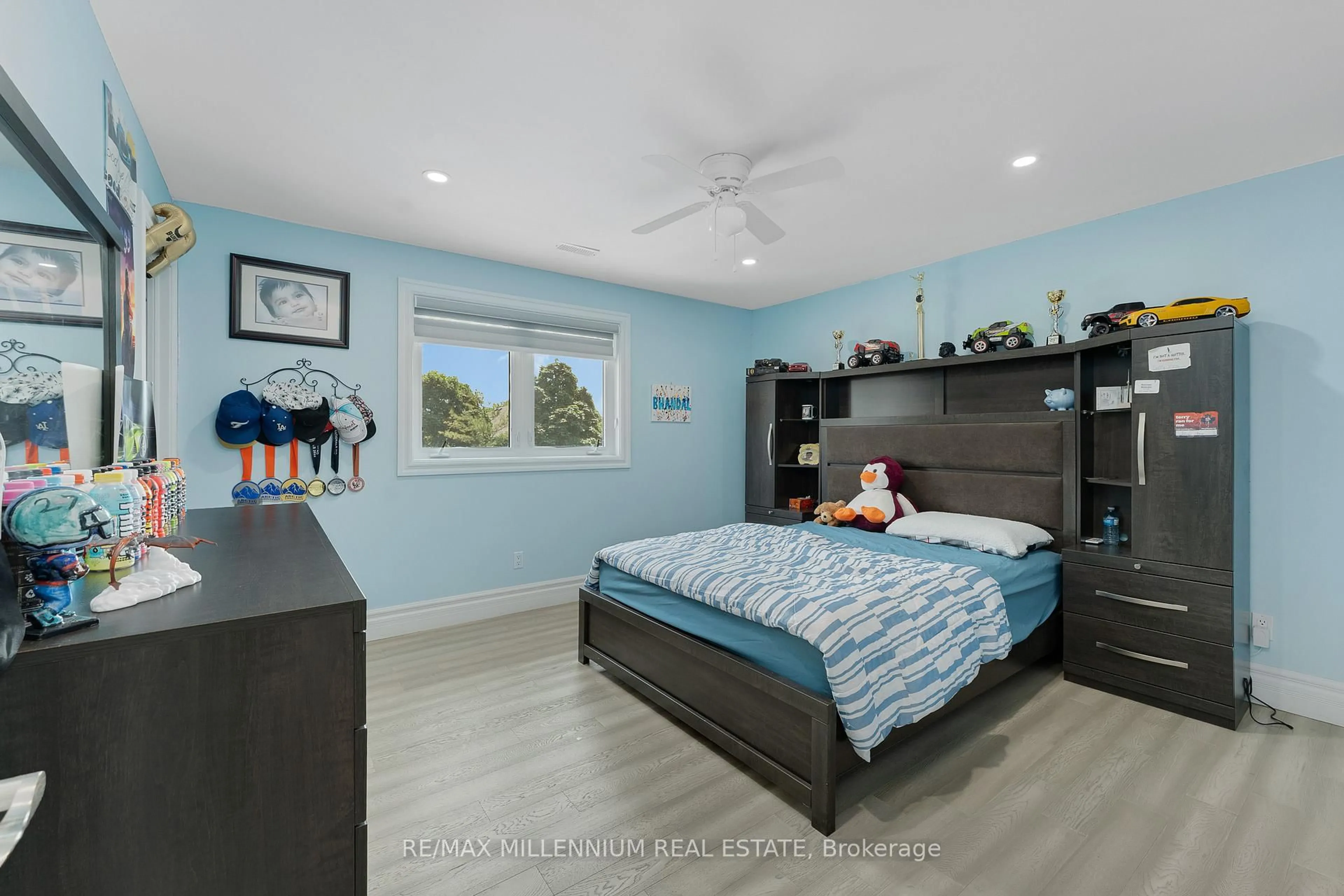 Bedroom with bed, wood/laminate floor for 449 Chambers Dr, Windsor Ontario N8N 4R5