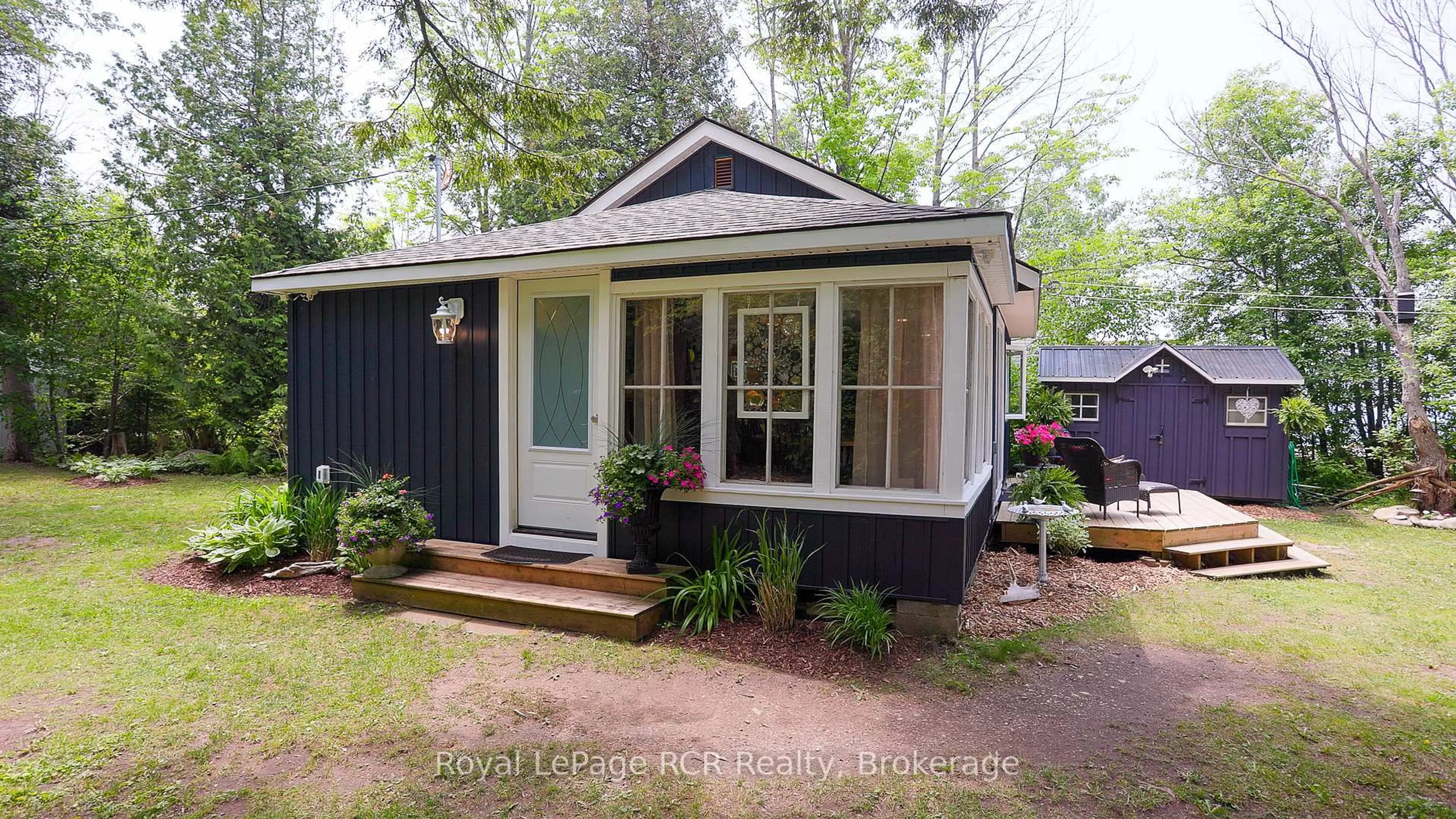 Home with vinyl exterior material, street for 809 Bruce Road 13 Rd, Native Leased Lands Ontario N0H 2L0