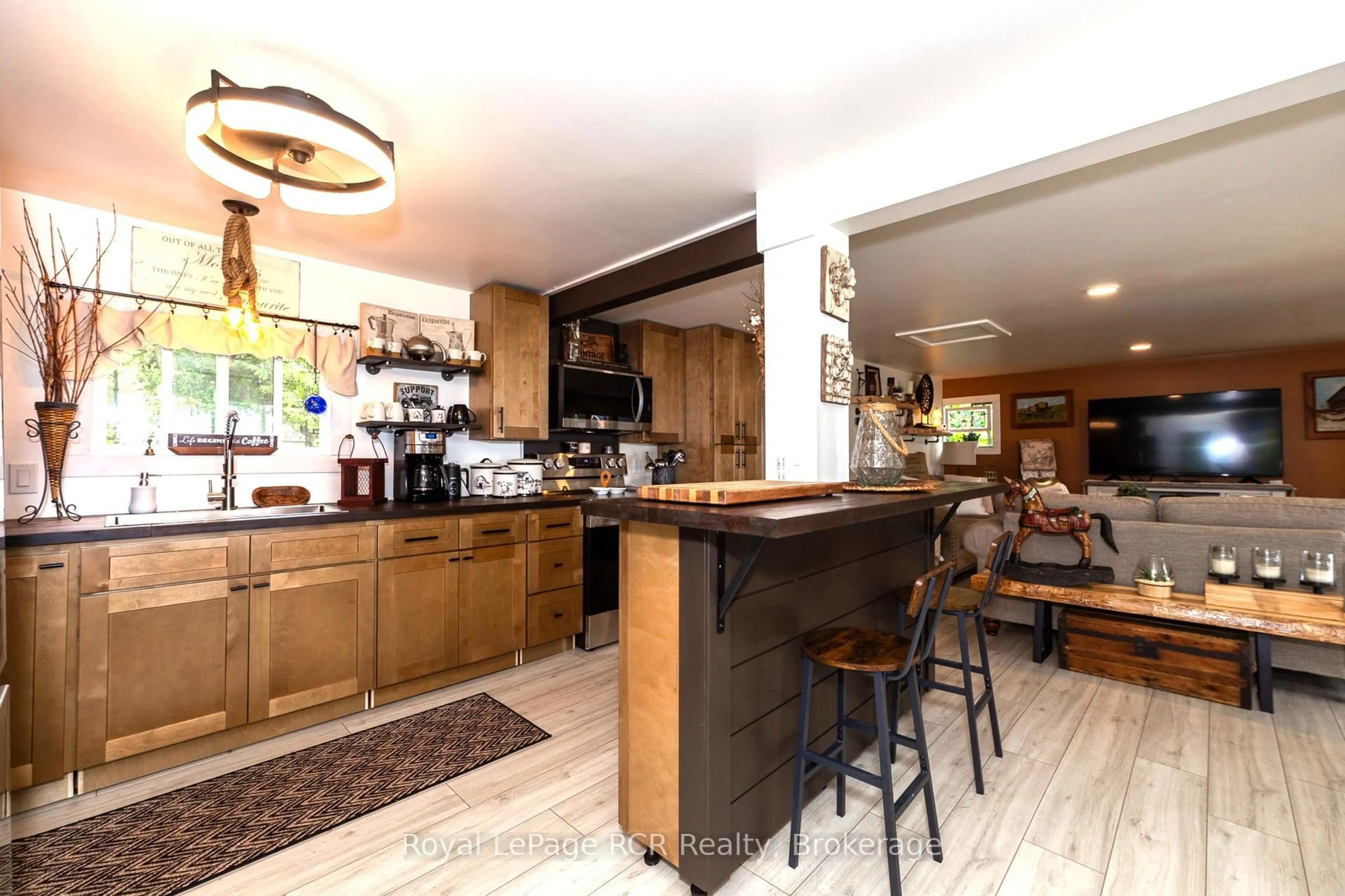 Open concept kitchen, unknown for 809 Bruce Road 13 Rd, Native Leased Lands Ontario N0H 2L0