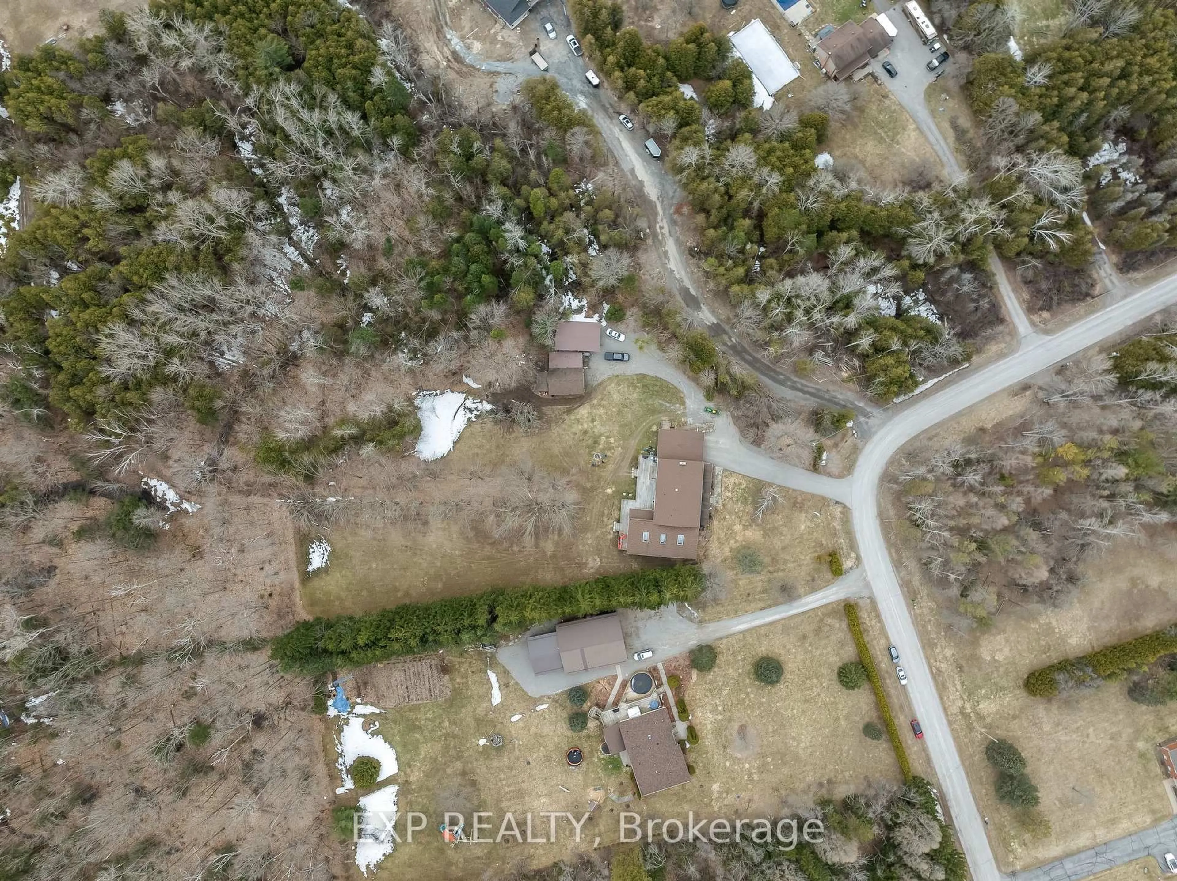 A pic from outside/outdoor area/front of a property/back of a property/a pic from drone, street for 667 Ford Cres, Cavan Monaghan Ontario L0A 1C0