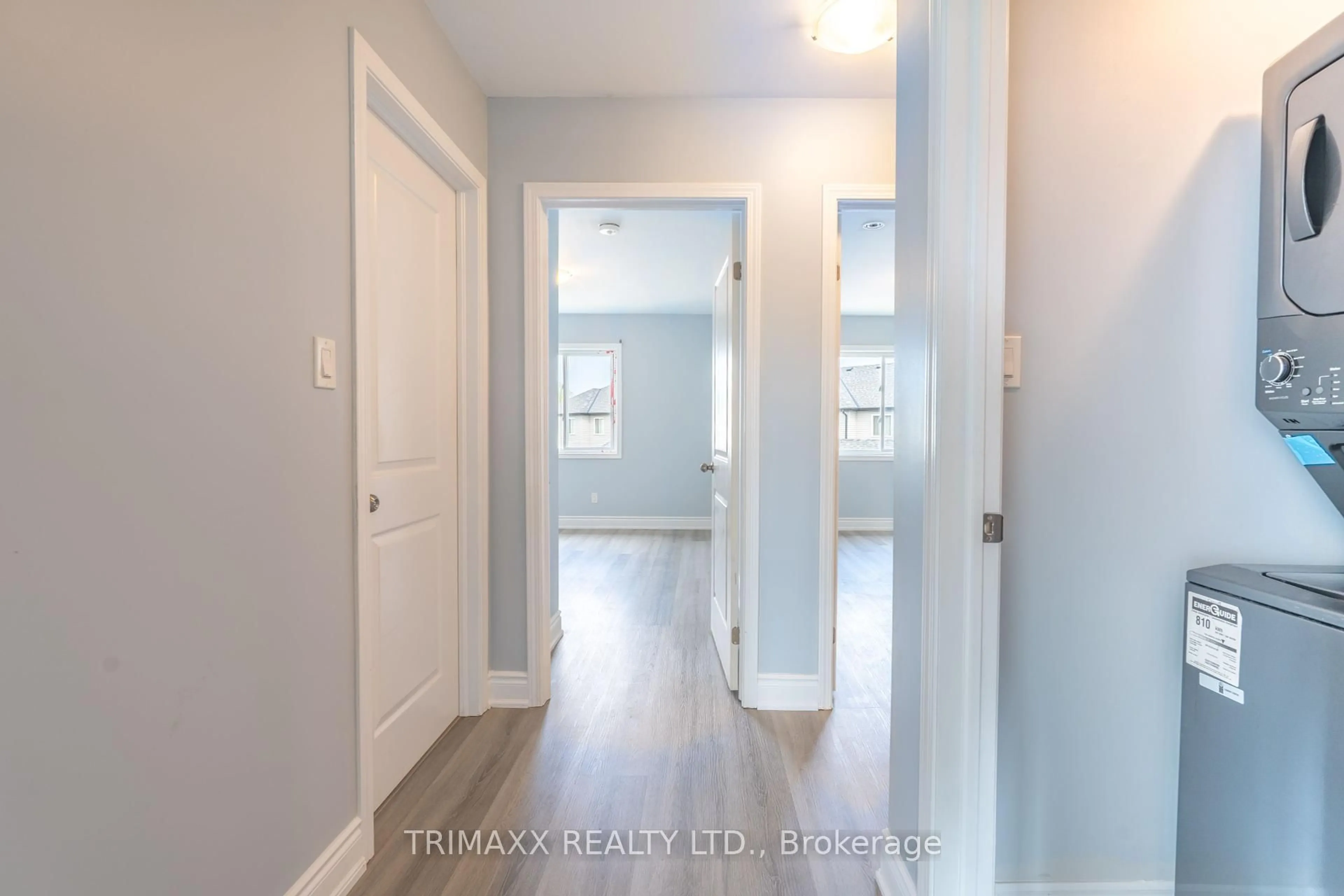 Indoor entryway for 39 PERENACK Ave, Welland Ontario L3C 0J2