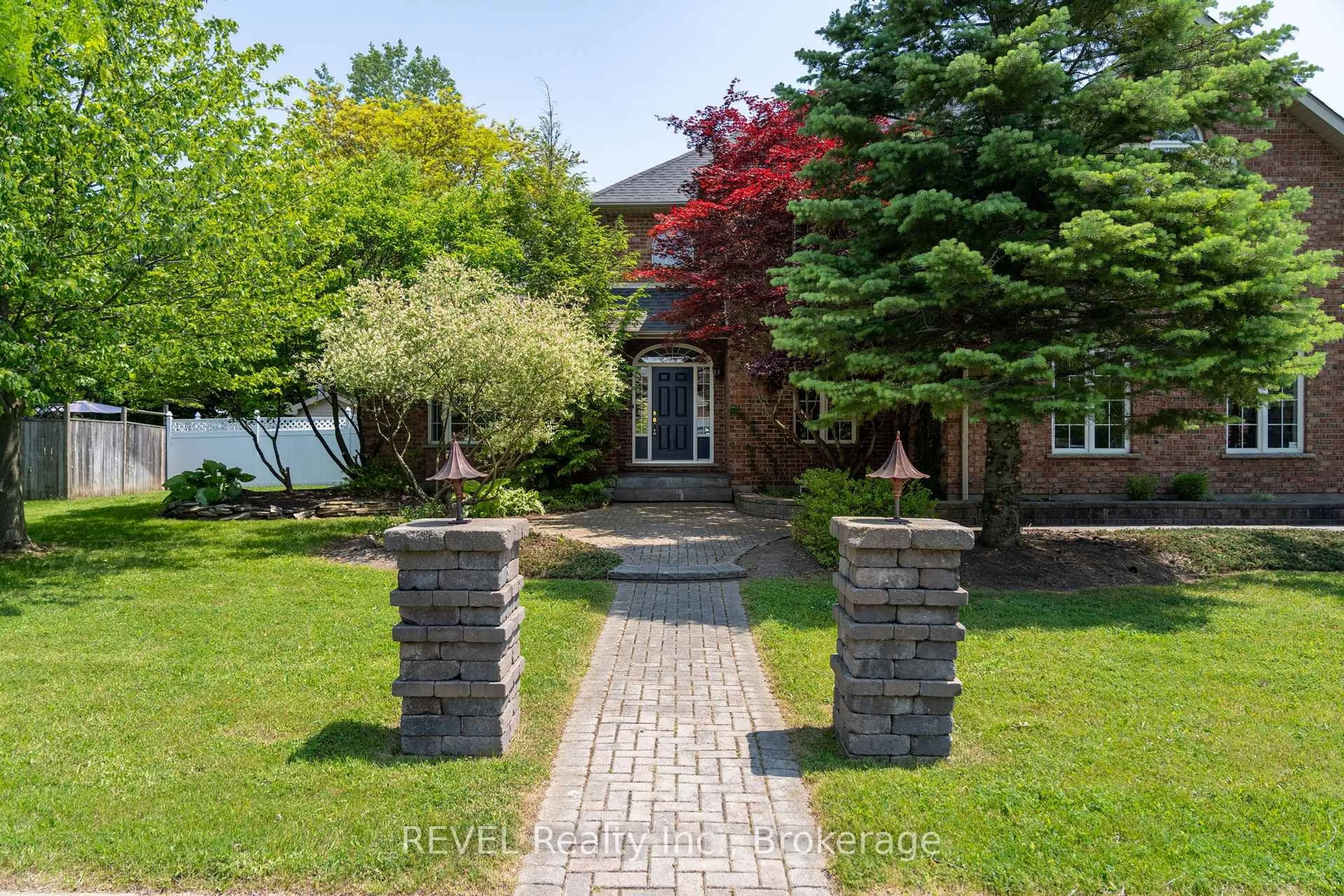 Home with brick exterior material, street for 8055 Mount Carmel Blvd, Niagara Falls Ontario L2H 2Z1