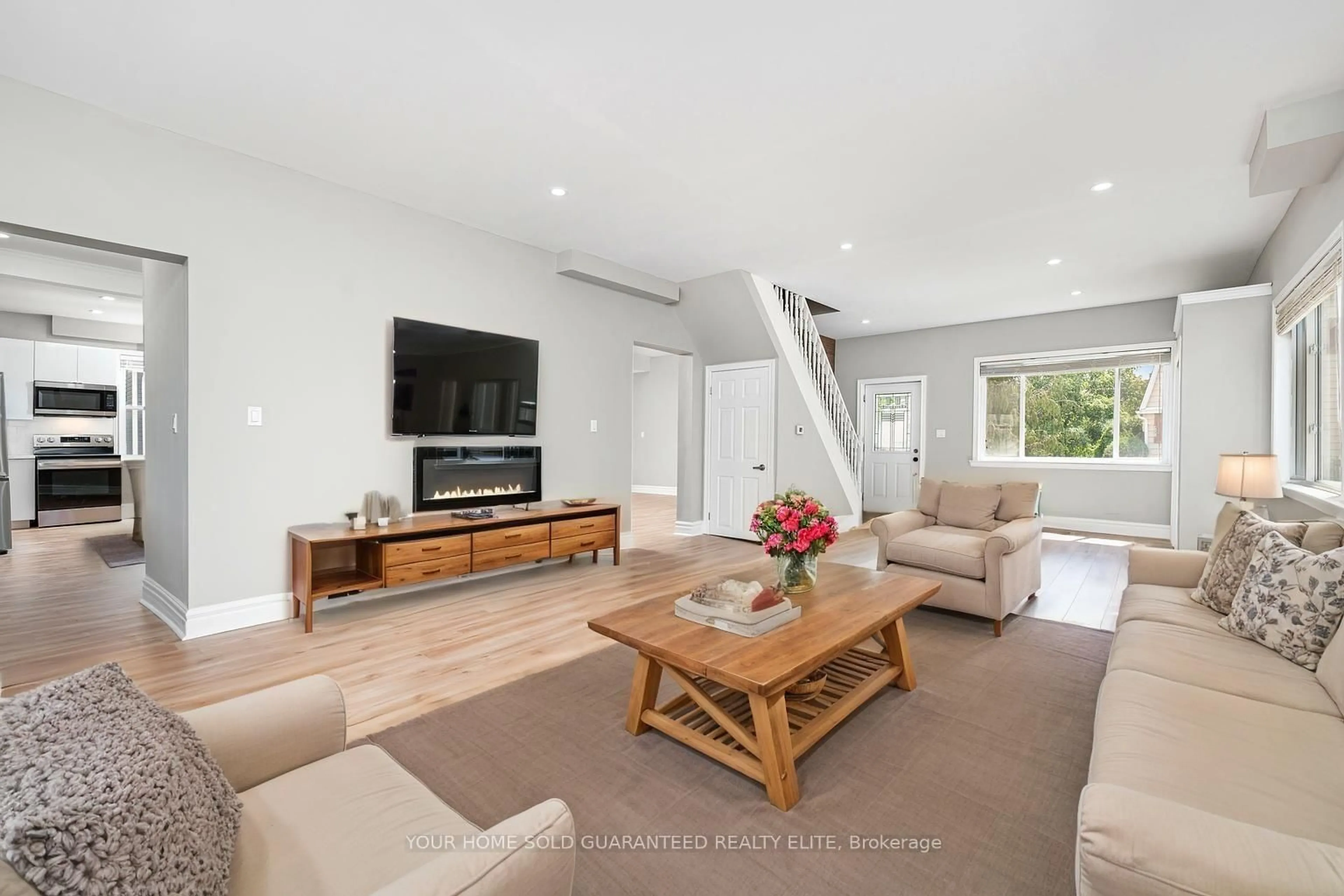 Living room with furniture, unknown for 4238 Academy St, Lincoln Ontario L3J 0K2