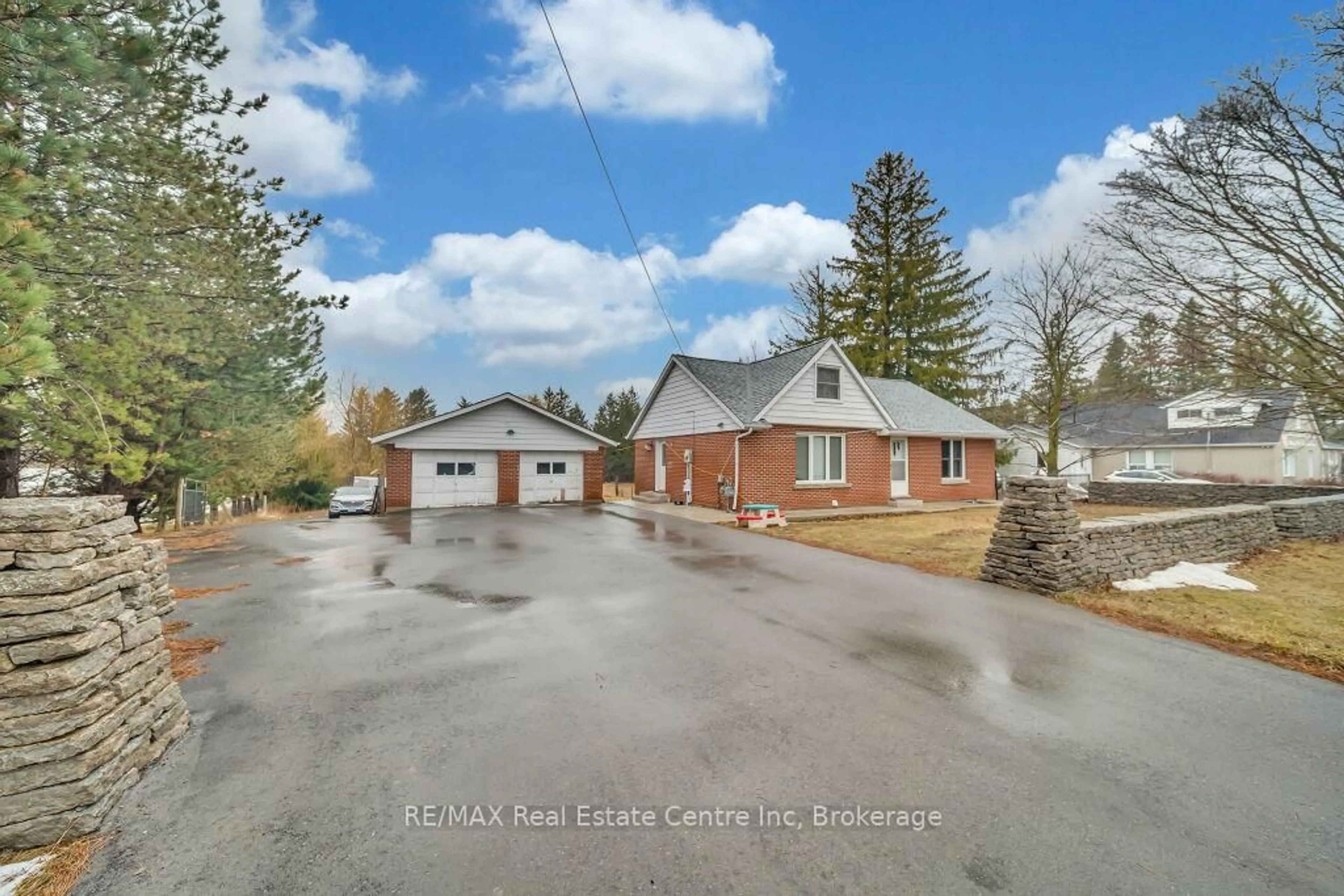 A pic from outside/outdoor area/front of a property/back of a property/a pic from drone, street for 26 Brock Rd, Puslinch Ontario N0B 2J0