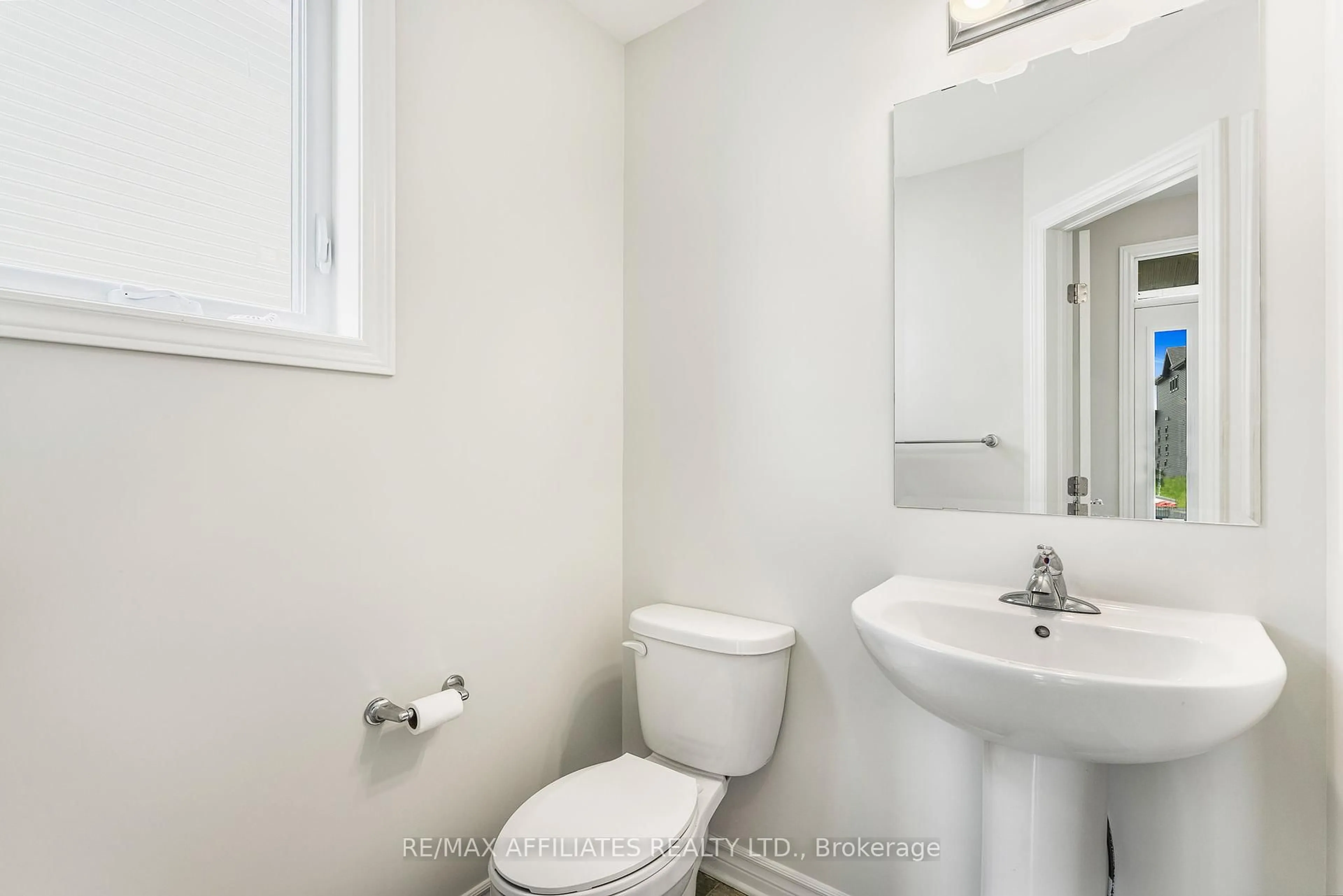 Standard bathroom, unknown for 784 Namur St, Russell Ontario K0A 1W0